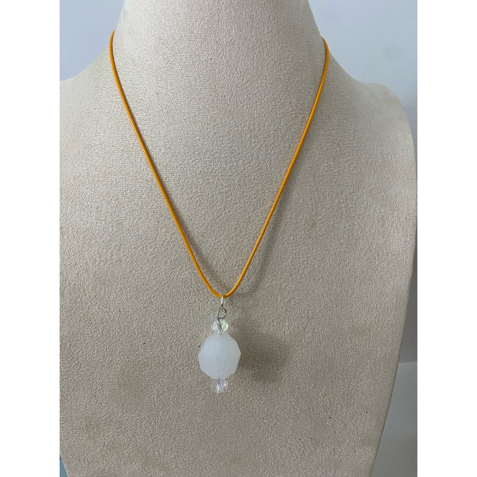 Handmade white pendant necklace Size ONE SIZE - 1 Thumbnail