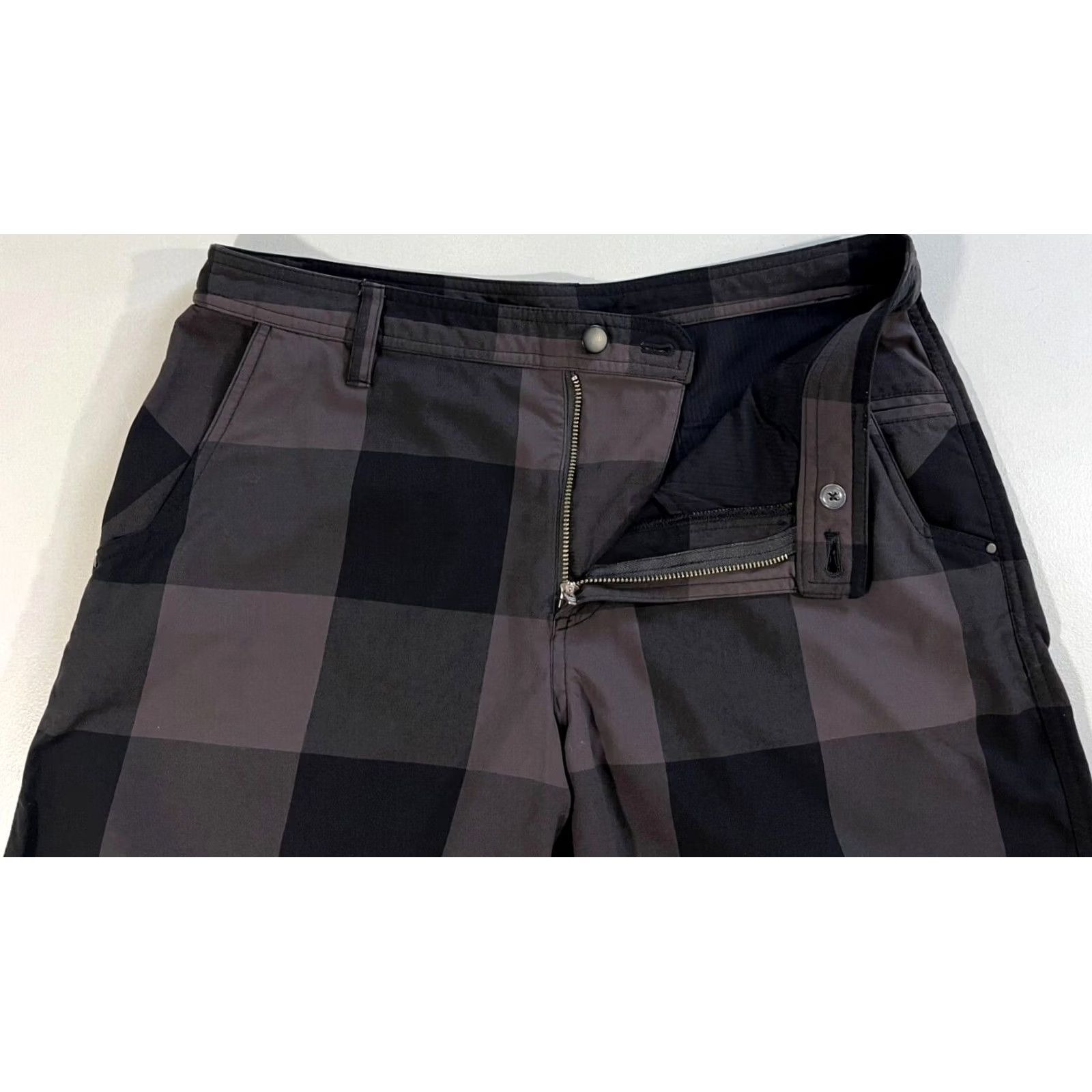 Lululemon Lululemon Kahuna Shorts Mens 10" Plaid Sz 34 Black Gray Front Flat 34 Inseam Pockets Chino Outdoor Preppy Athleisure Vintage/Pre-owned Mens Size US 34 / EU 50 - 5 Thumbnail
