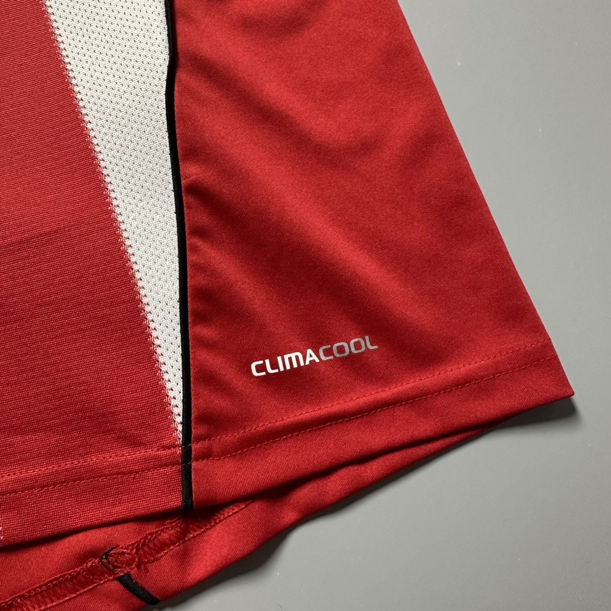 Vintage BAYERN ADIDAS 2010/2011 FOOTBALL HOME JERSEY #10 ROBBEN Size US L / EU 52-54 / 3 - 10 Thumbnail
