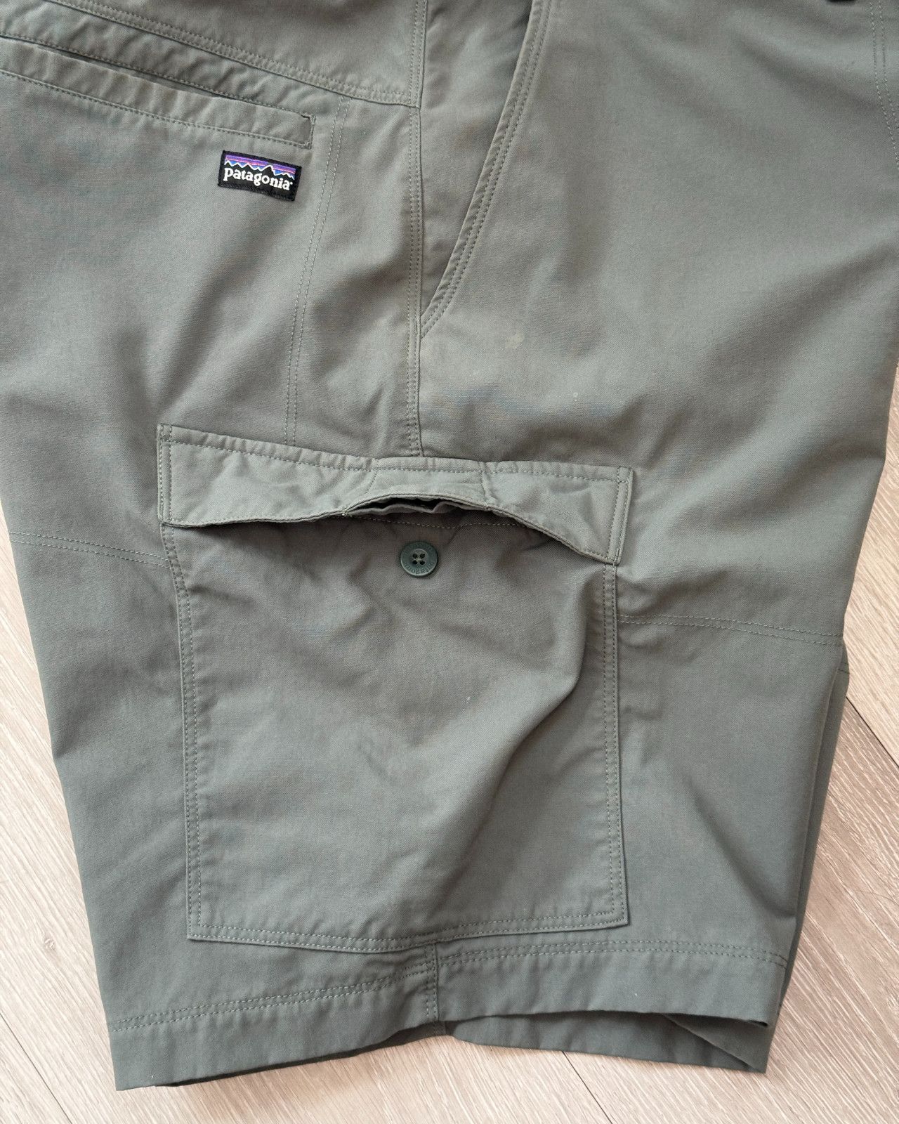 Patagonia Patagonia Men's Green Nylon Cargo Shorts - Size 39 Size US 39 - 5 Thumbnail
