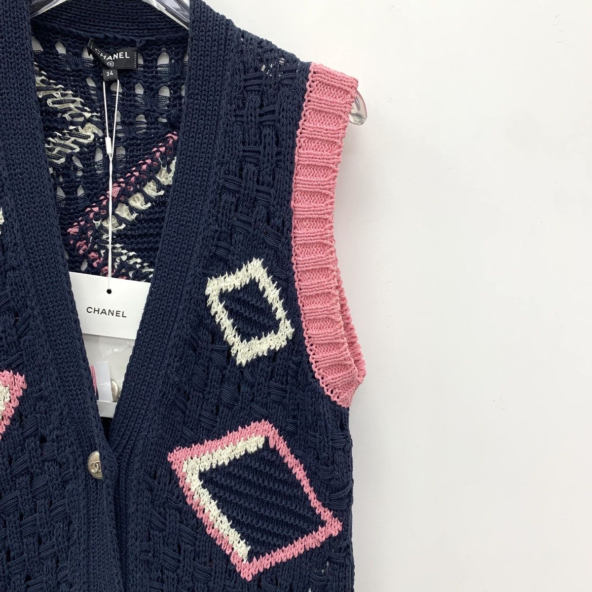 Chanel Chanel Navy V-neck Sleeveless Hollow Out Knit Cardigan K26WX Size XXS / US 00 / IT 34 - 3 Thumbnail