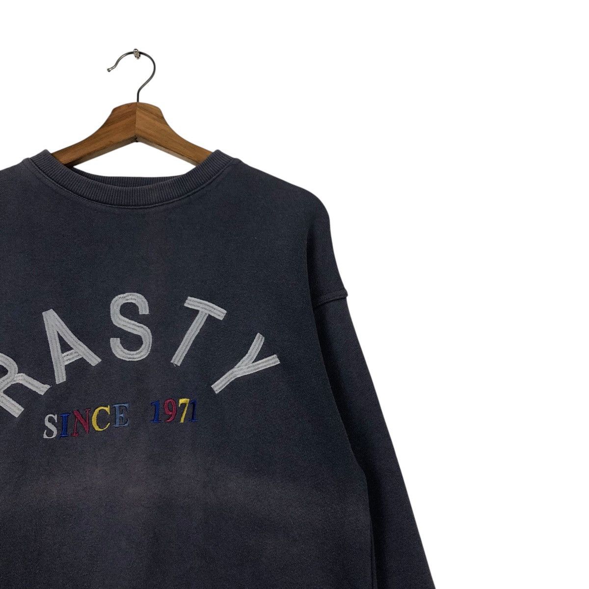 Japanese Brand Rasty 1971 Sun-Faded Navy Crewneck – Rainbow Stitch Vintage Size US M / EU 48-50 / 2 - 7 Thumbnail