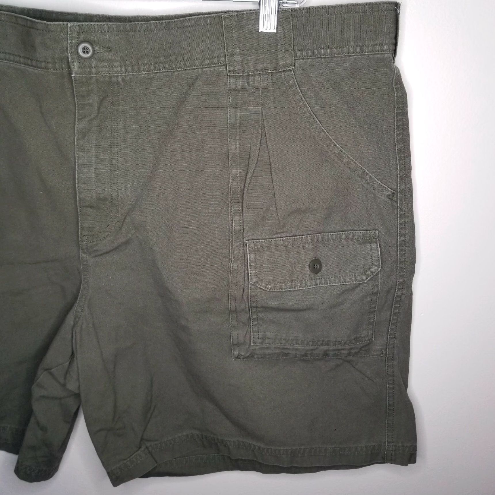 Vintage VINTAGE? No. Cabela's Green 7 Pocket Cargo Shorts Hiking Size 46 Mens Regular Cargo Shorts Green 7-pocket Hiking Men 46 Size US 30 / EU 46 - 2 Thumbnail