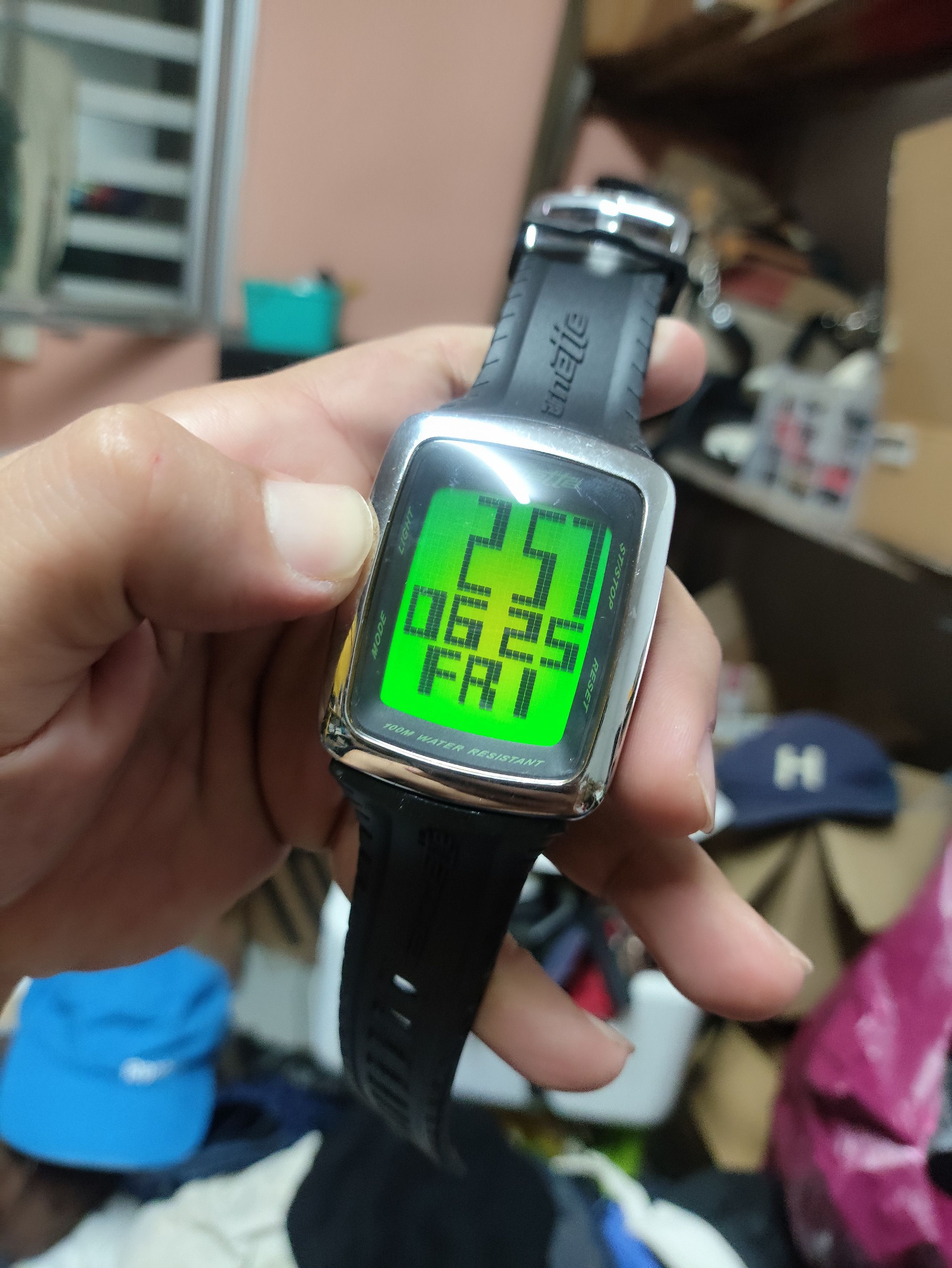 Japanese Brand VINTAGE (ARNETTE ARD2002) DIGITAL WATCH. BIG TANK DESIGN Size ONE SIZE - 6 Thumbnail