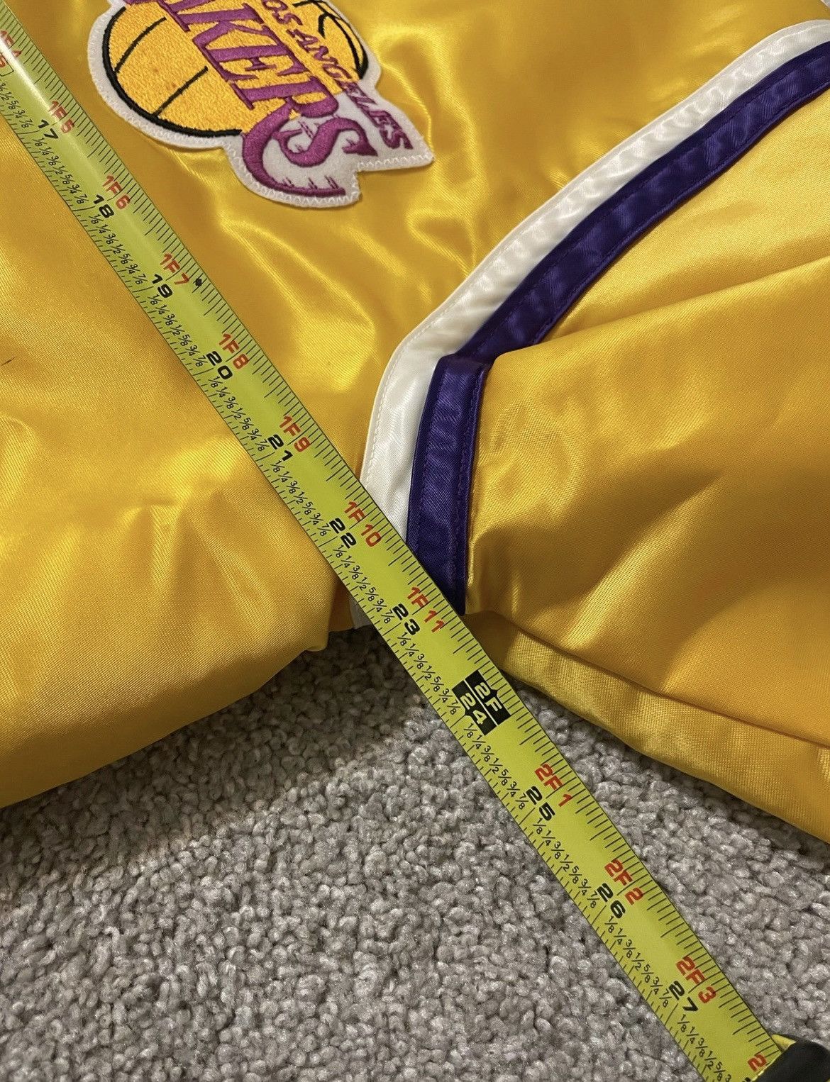 Starter × Vintage Vintage Los Angeles Lakers Starter Jacket Medium Made In USA Size US M / EU 48-50 / 2 - 5 Thumbnail