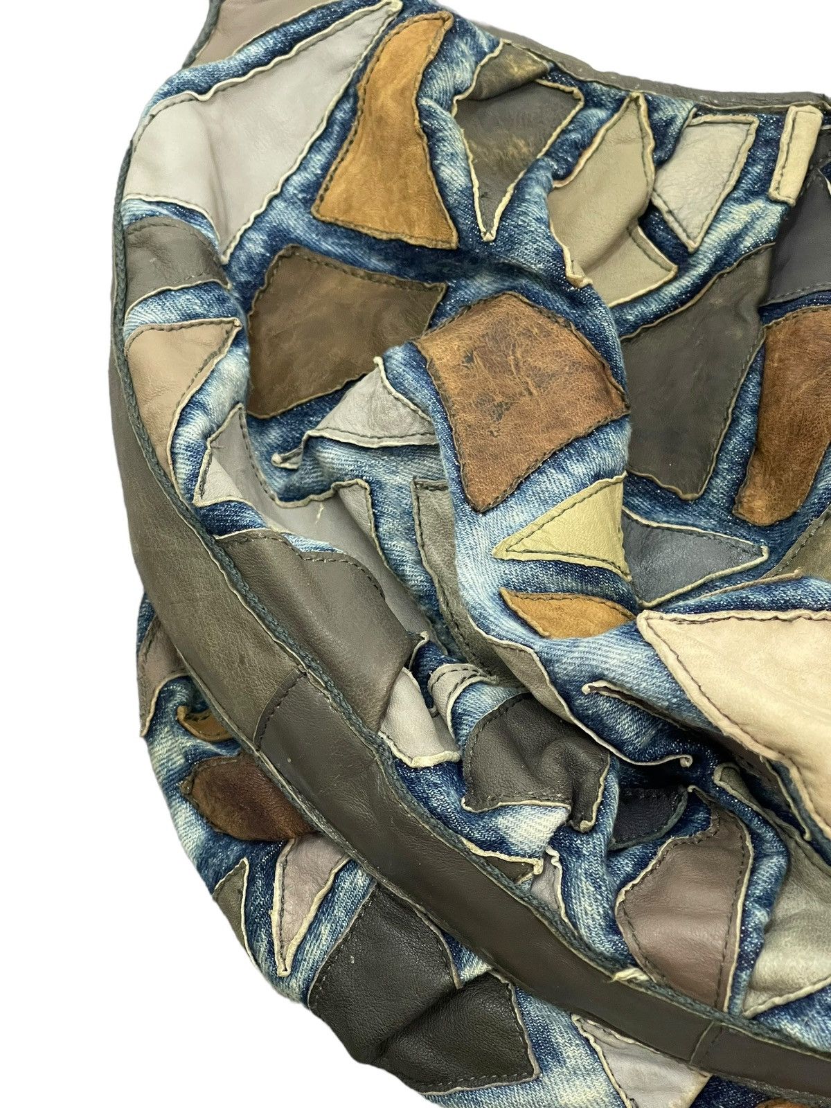 Japanese Brand Patchwork Leather x Denim Handmade Custom Messenger Bag 2🟩 Size ONE SIZE - 17 Thumbnail