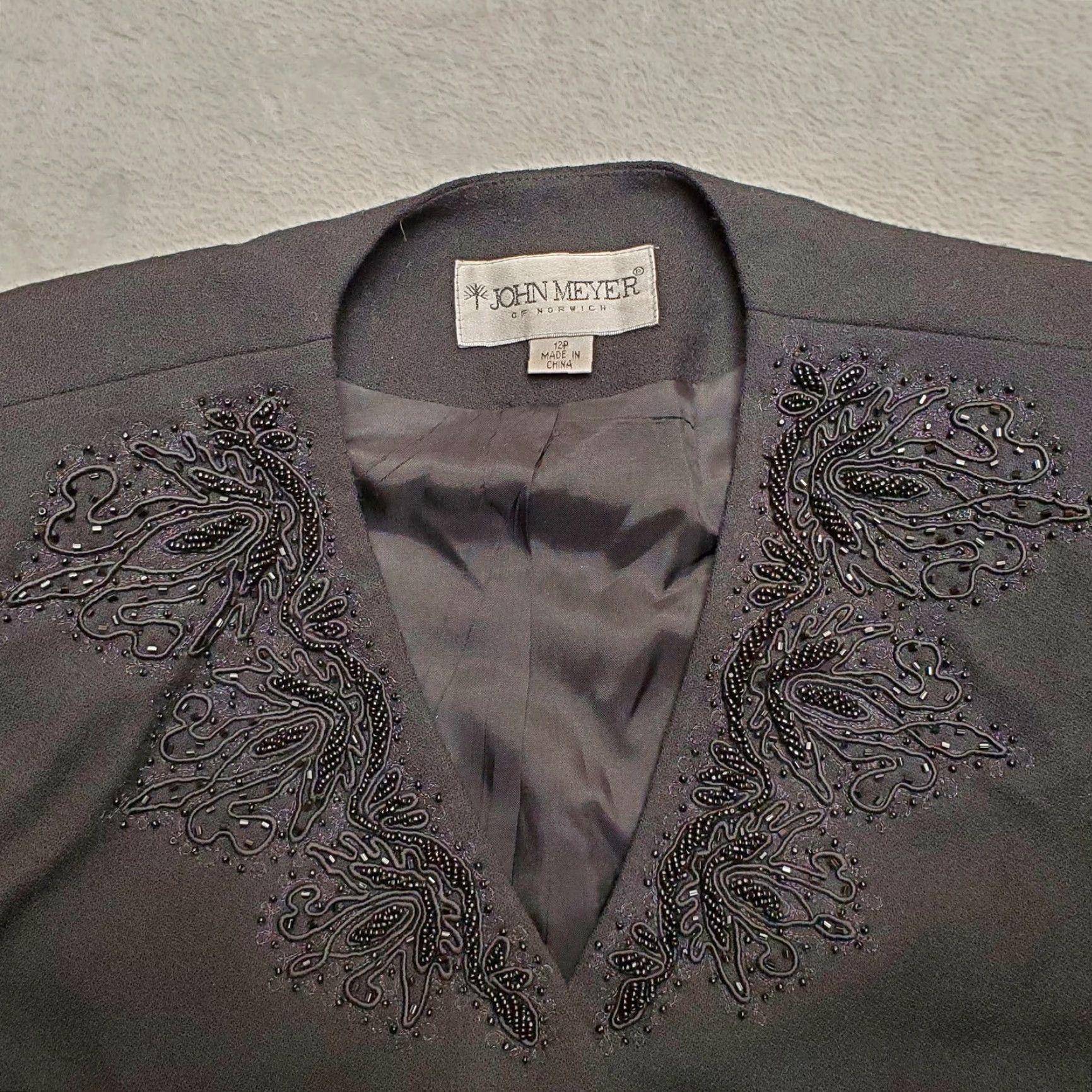 Vintage VINTAGE John Meyer Blazer Womens 12 Petite Black 100% Wool Beaded Accents Button Jacket Size XL / US 12-14 / IT 48-50 - 4 Thumbnail