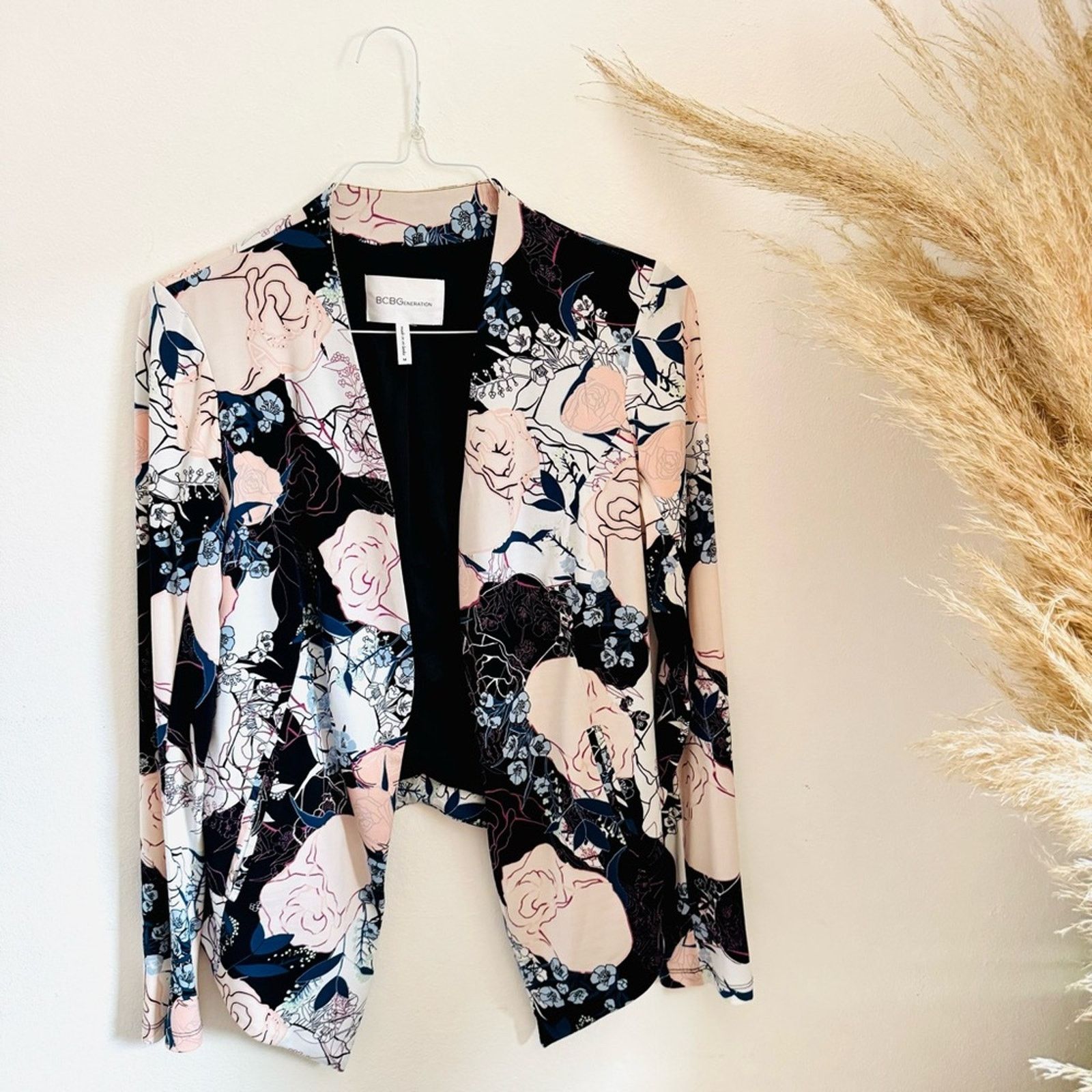 BCBGeneration BCBG Black White Pink Blue Floral Blazer $148 Jacket Sweater Size M / US 6-8 / IT 42-44 - 3 Thumbnail
