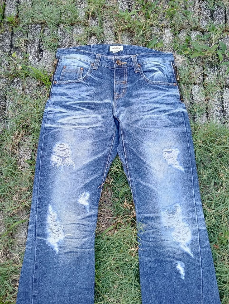 If Six Was Nine Vintage Daisy Distressed Jeans Size US 31 - 4 Thumbnail