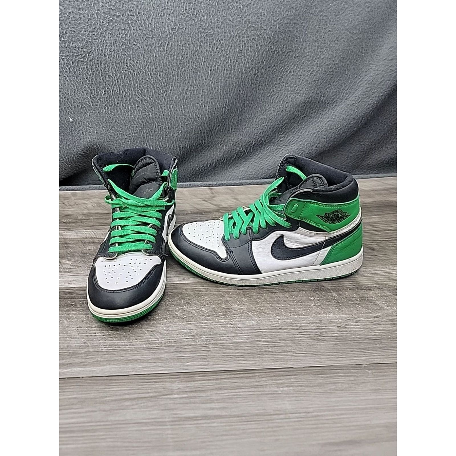 Jordan Brand Jordan 1 Retro High OG Lucky Green Sneaker DZ5485-031 Men’s 10 Shoes Green Nike Jordan 1 Retro High OG Sneaker Mens 10 Green Band Green Size US 9 / EU 42 - 2 Thumbnail