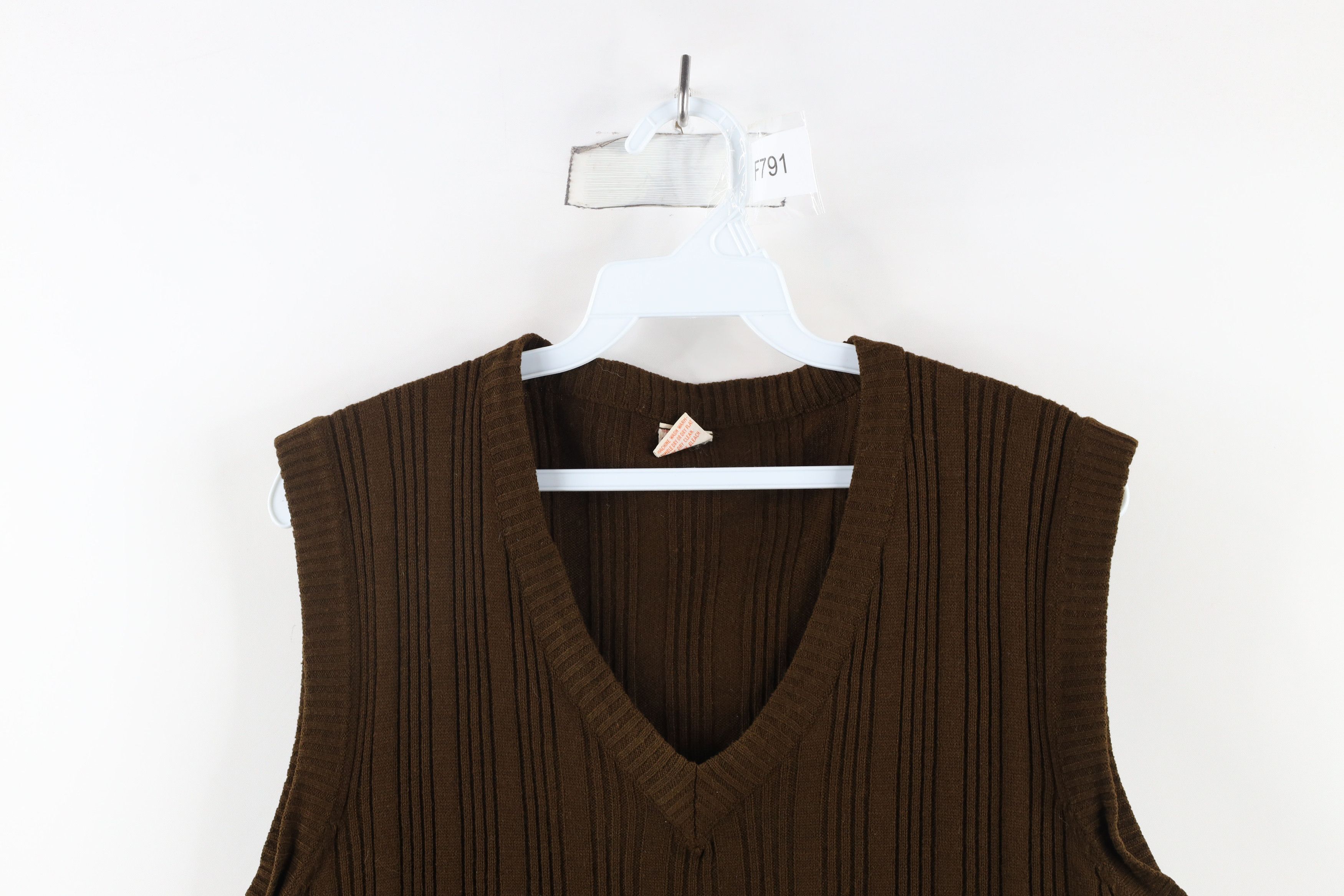 Vintage Vintage 70s Streetwear Ribbed Knit V-Neck Sweater Vest Brown Size L / US 10 / IT 46 - 2 Thumbnail