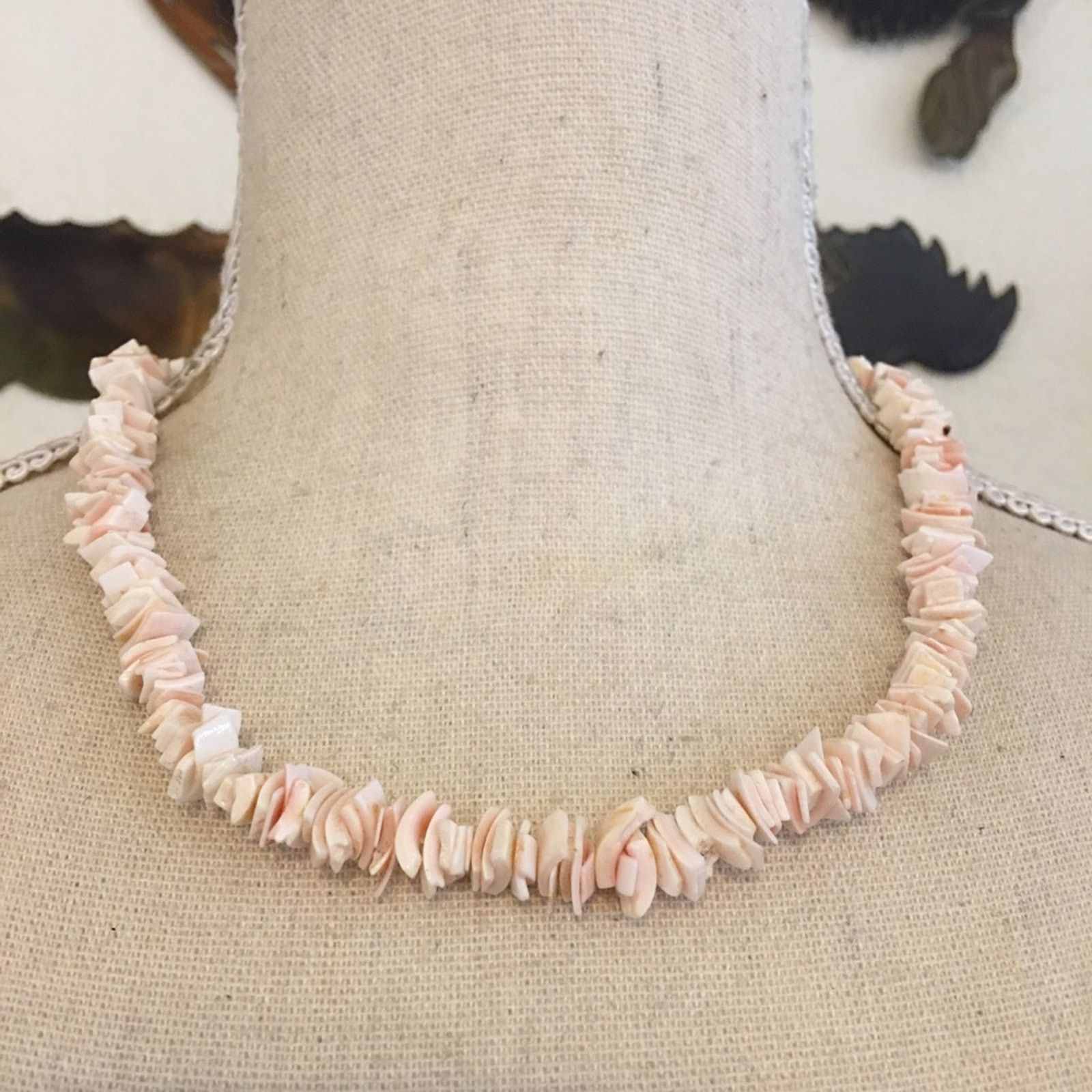 Vintage Vintage coral chip choker necklace Size ONE SIZE - 1 Thumbnail