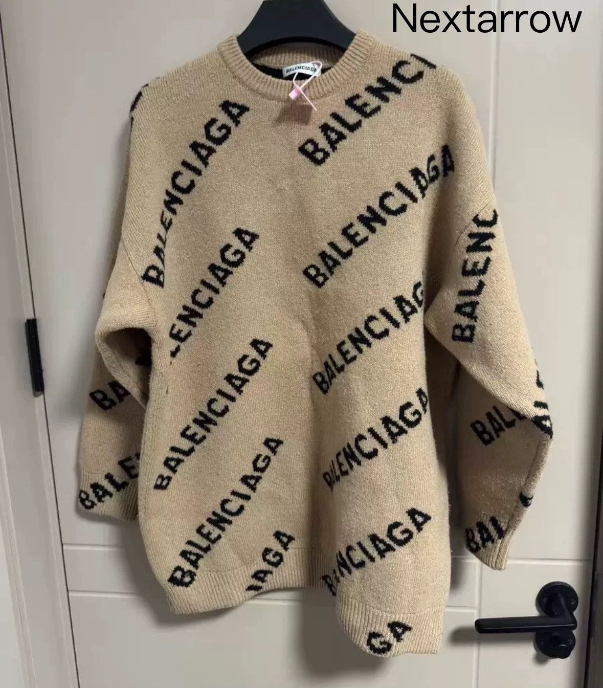 Balenciaga Balenciaga khaki bullet screen sweater2412-Nextarrow Size US XS / EU 42 / 0 - 1 Thumbnail
