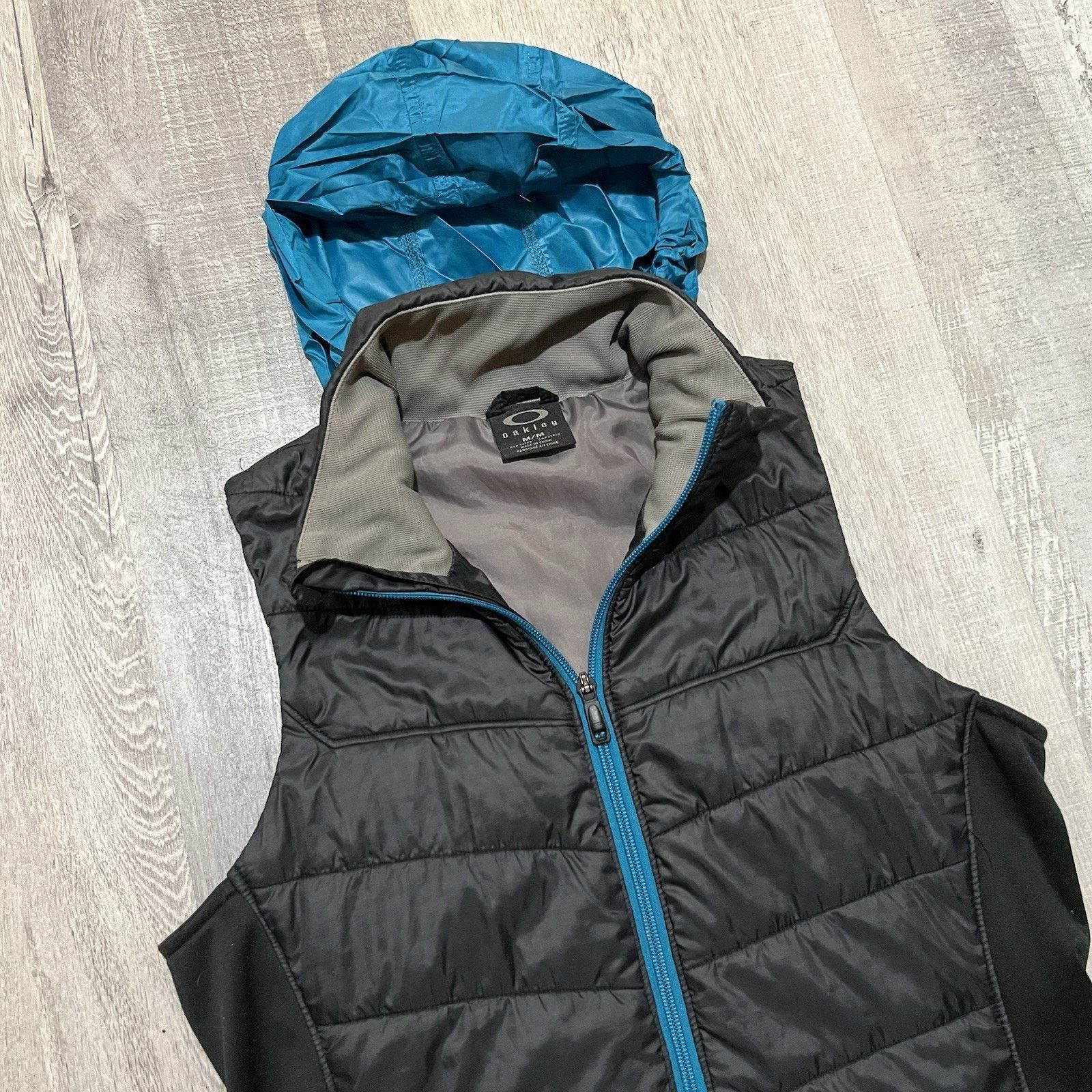 Oakley Oakley Puffer Vest Women's Medium Full Zip Black/Blue Jacket Size M / US 6-8 / IT 42-44 - 4 Thumbnail