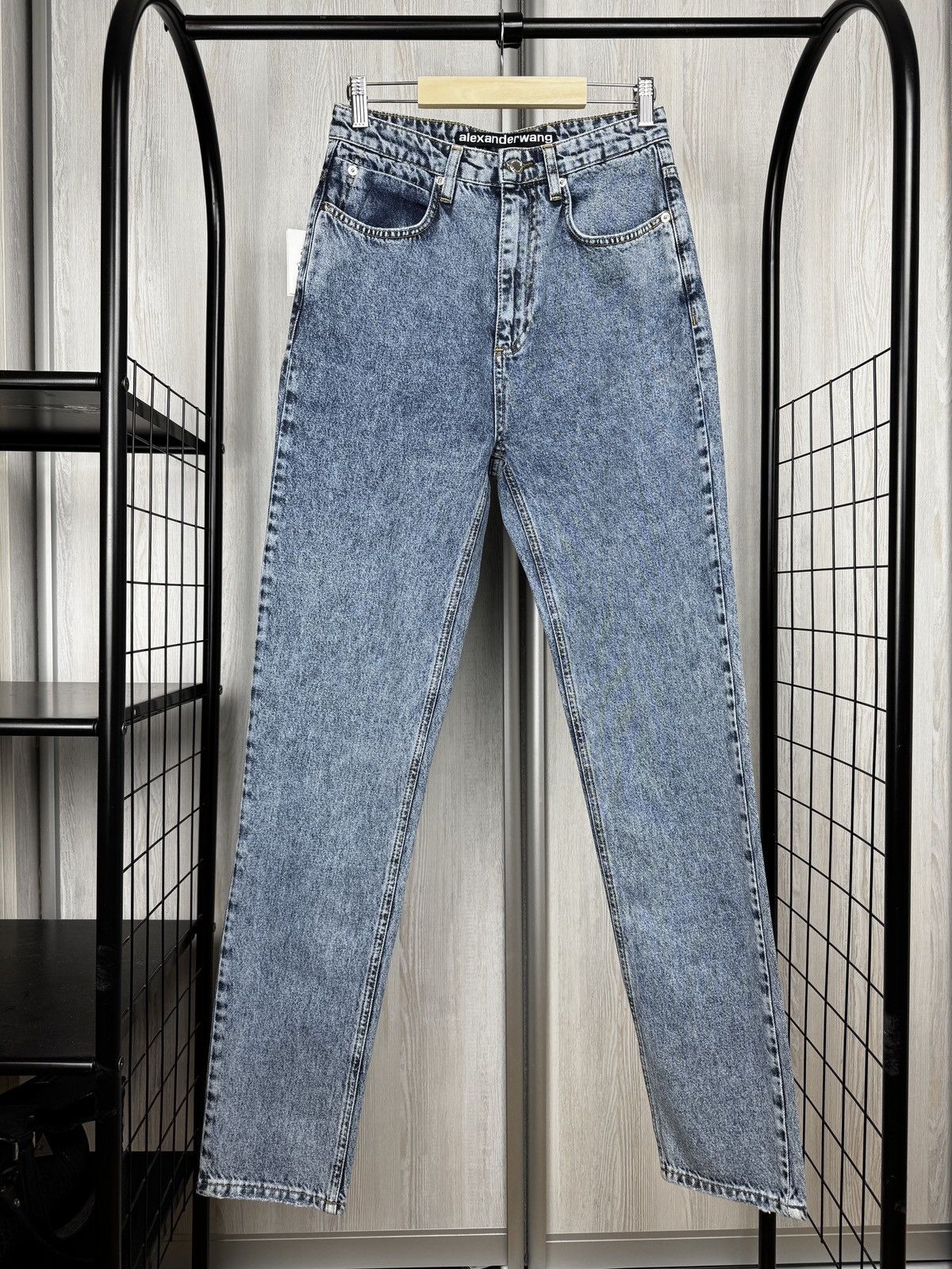 Alexander Wang Alexander Wang light blue Mom High Rise denim jeans size 28 Size 28" / US 6 / IT 42 - 3 Thumbnail