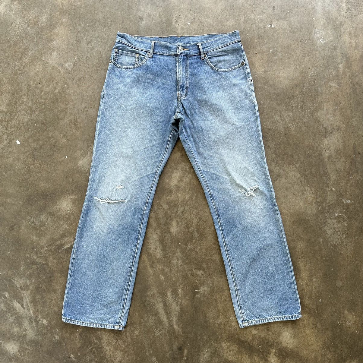 Japanese Brand Vintage Japanese Distressed Faded Jean Denim Pant W33 Size US 33 - 1 Thumbnail
