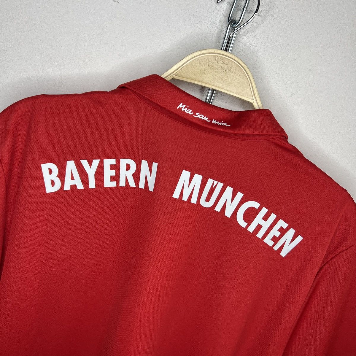 Adidas Adidas FC Bayern Munchen Jersey Tee Tshirt Red Size US XL / EU 56 / 4 - 11 Thumbnail