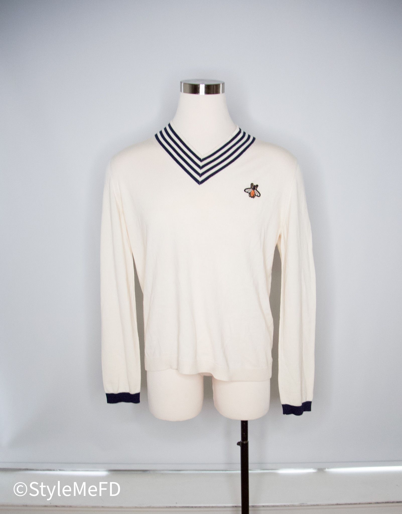 Gucci Gucci V Neck Pullover in Off-White w Blue & Bee Detailing Size US XL / EU 56 / 4 - 1 Thumbnail