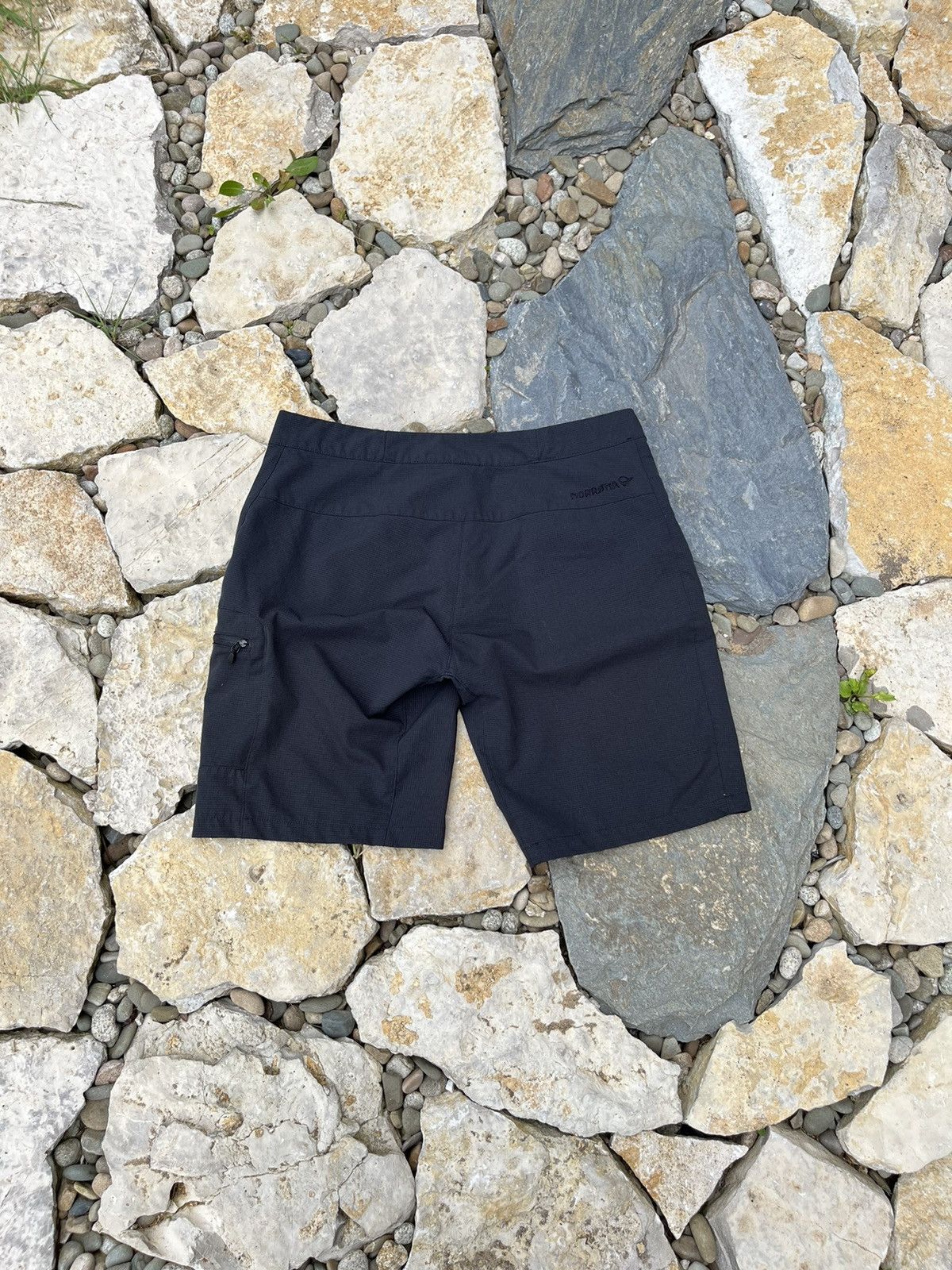 Norrona Norrona Bitihorn flex1 shorts caviar mesh outdoor gorpcore Size US 34 / EU 50 - 17 Thumbnail