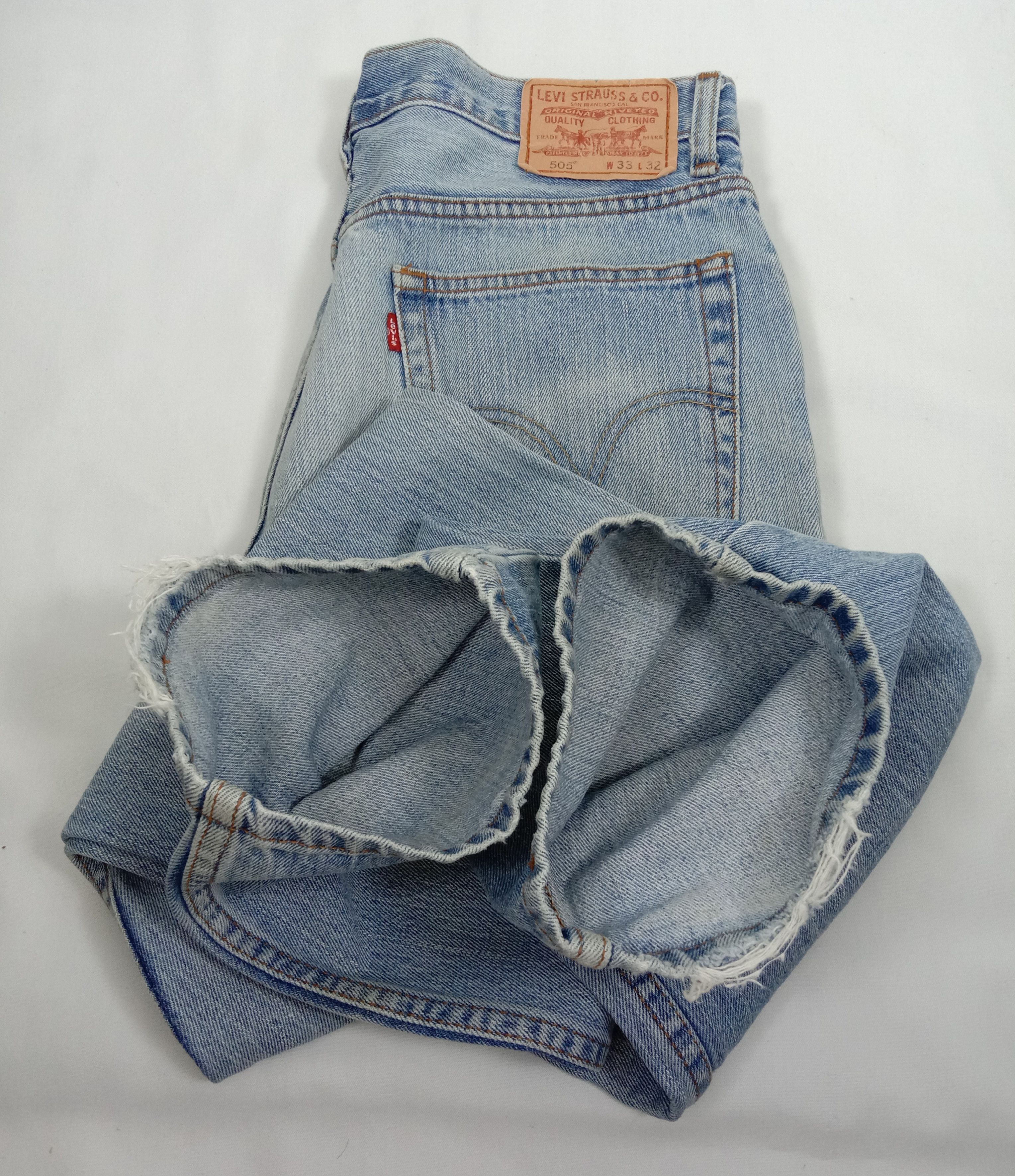 Levi's Vintage Levi’s 505 Light Wash Jeans Distressed Denim Size US 33 - 15 Thumbnail