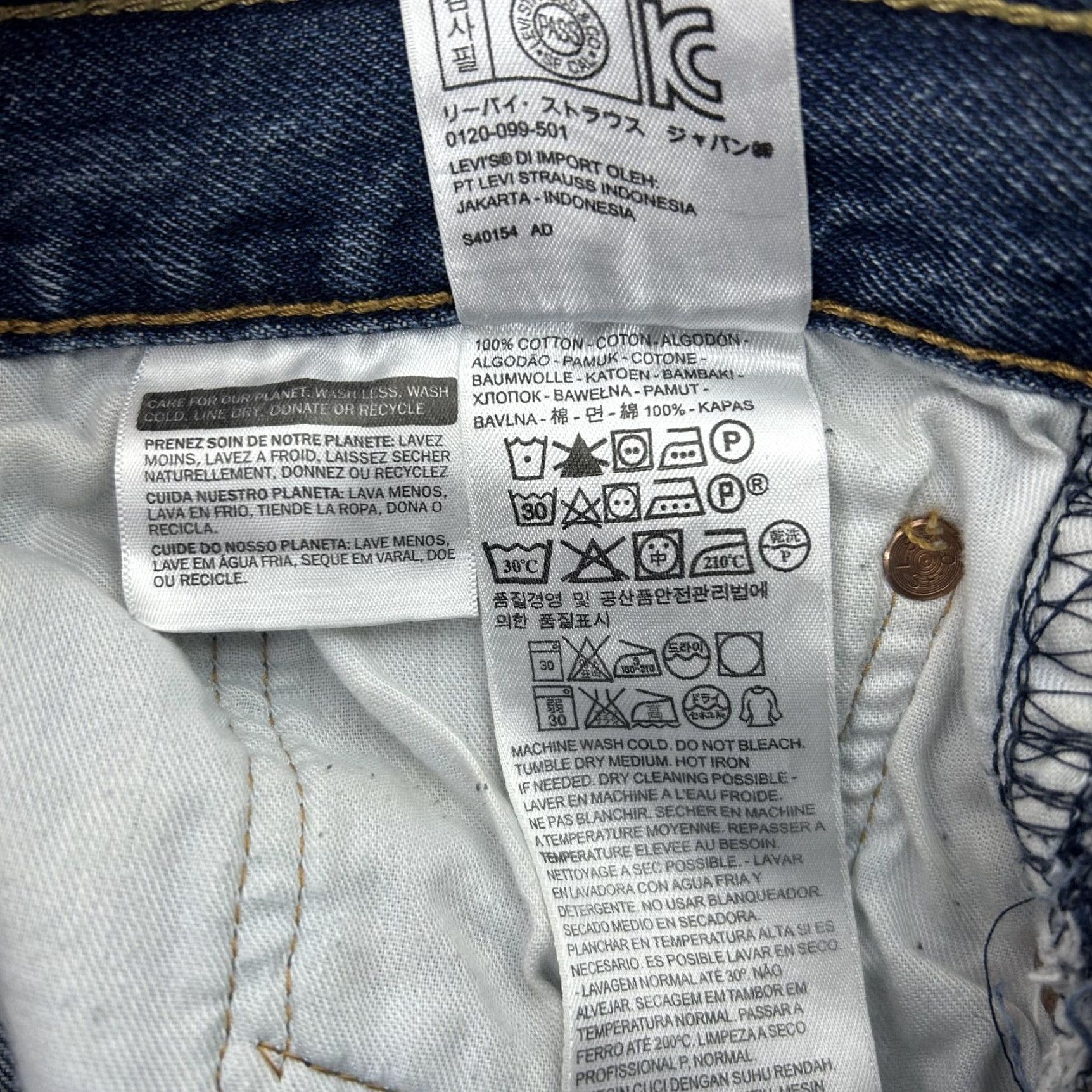 Levi's Levi's 501 Jeans Mens 38x33 Blue Button Fly Straight Leg Denim Regular Fit Vintage No Size US 38 / EU 54 - 5 Thumbnail
