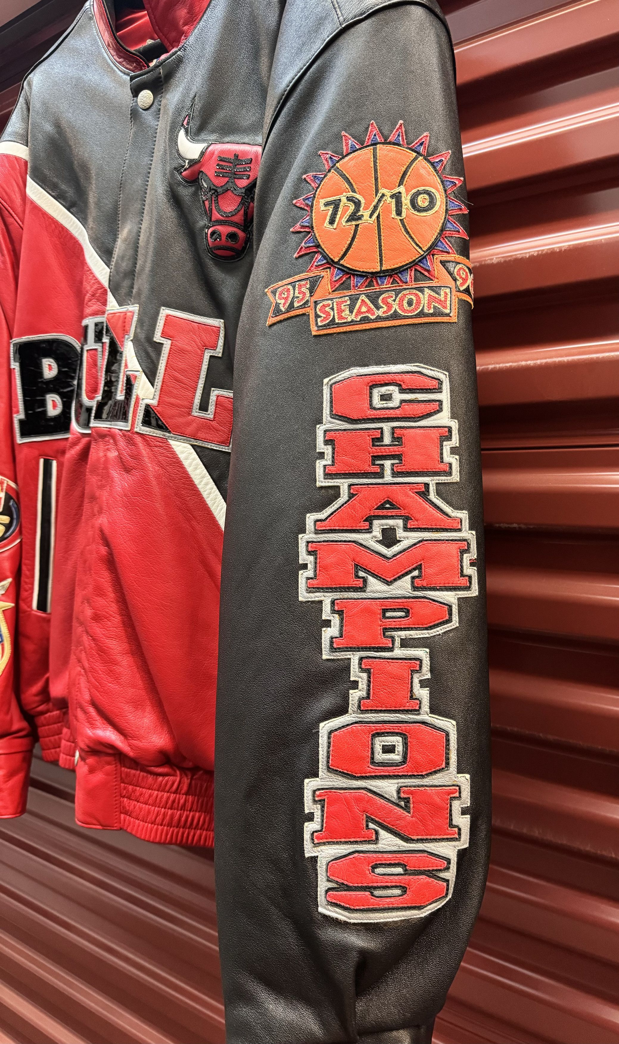 Jeff Hamilton × NBA × Vintage Jeff Hamilton *1996 CHICAGO BULLS WORLD* Leather Jacket Size US L / EU 52-54 / 3 - 3 Thumbnail