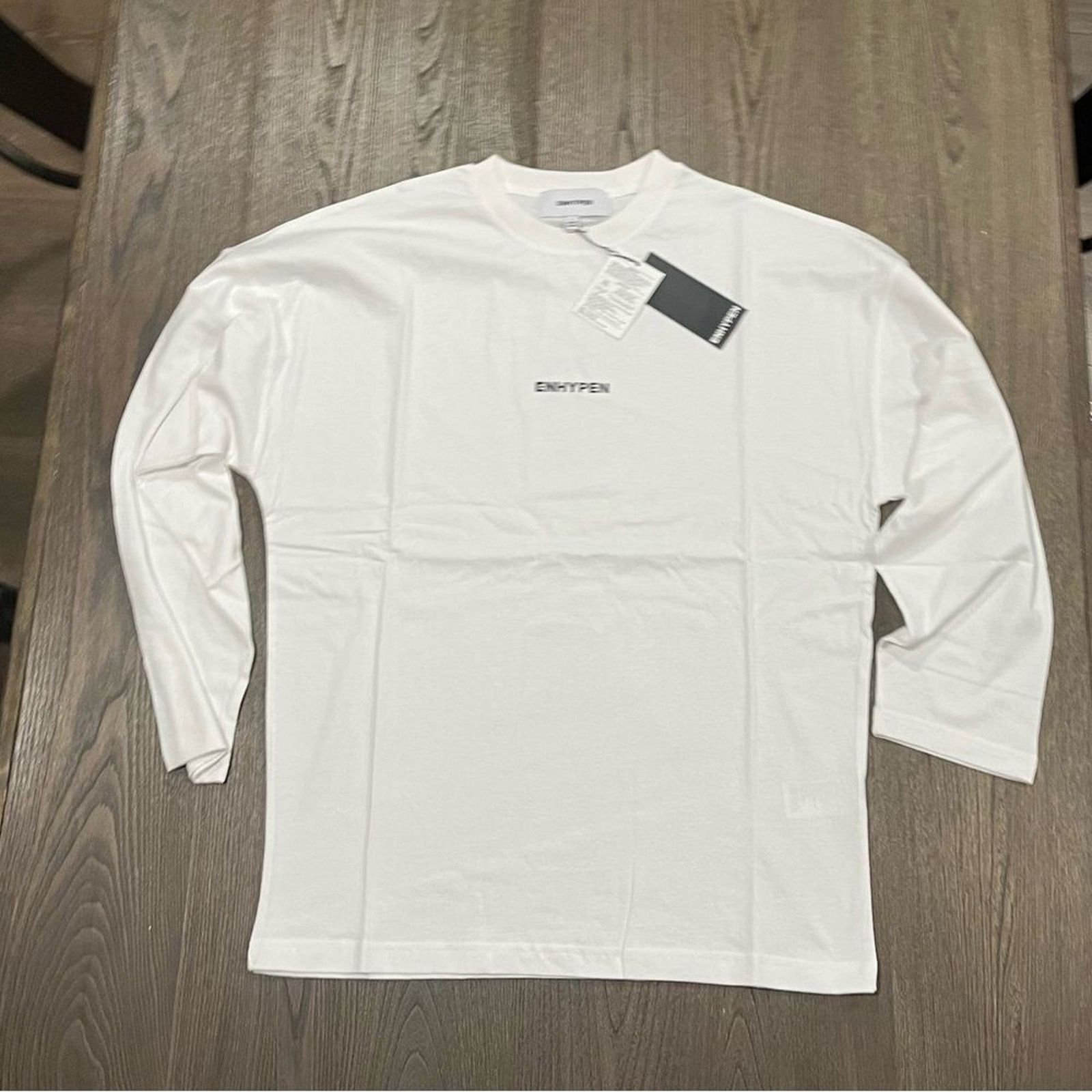 Vintage NWT Enhypen Band Dawn Dusk White Long Sleeve T-Shirt Size L Size US L / EU 52-54 / 3 - 1 Thumbnail