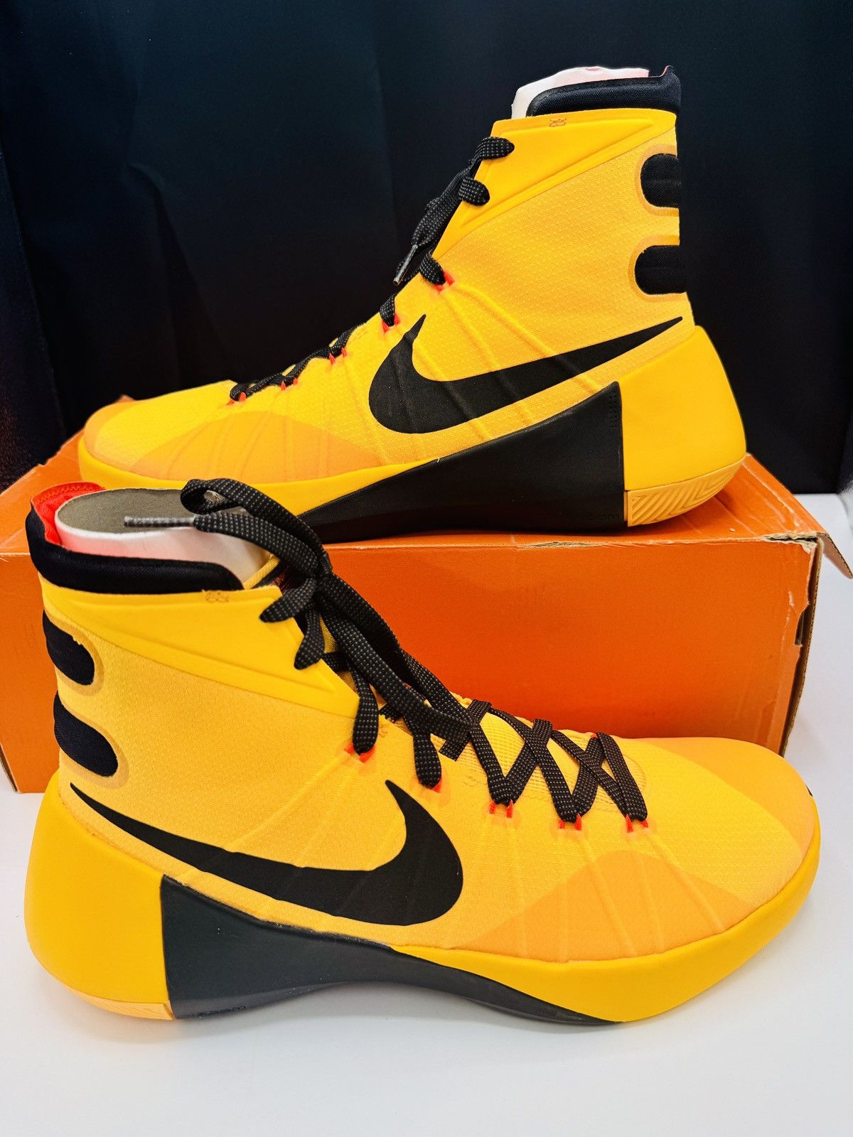 Nike Nike Hyperdunk 2015 Bruce Lee Laser Orange 749561 806 Sz 11 Size US 11 / EU 44 - 14 Thumbnail
