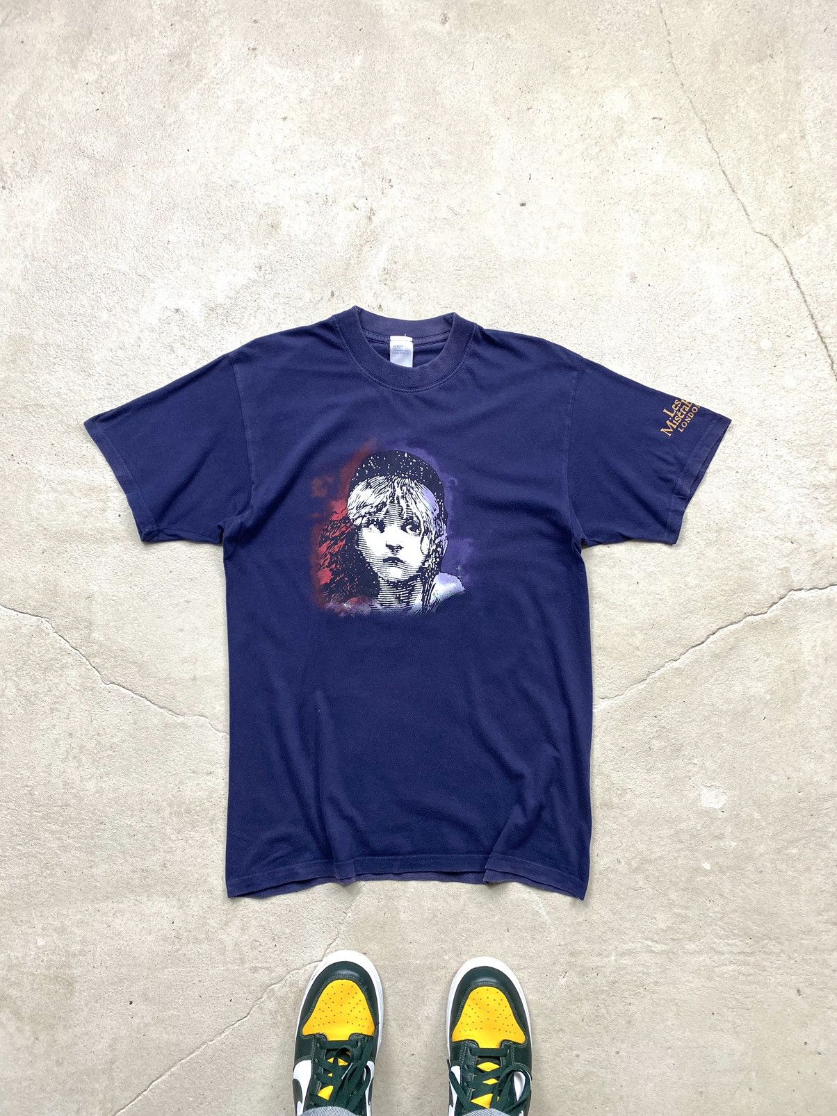 Vintage Vintage 1990’s Art Movie Les Miserables T Shirt Size US M / EU 48-50 / 2 - 1 Thumbnail