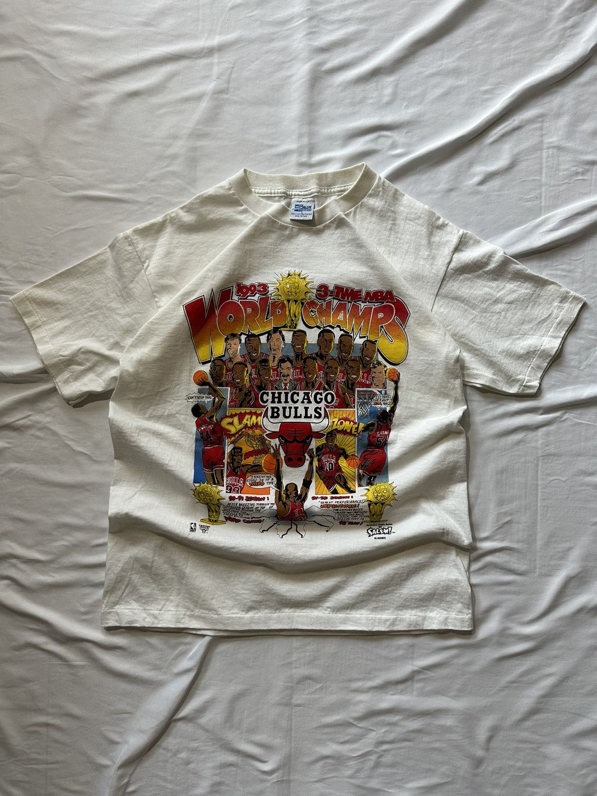 Vintage Vintage ‘93 Single Stitch Chicago Bulls 3 Peat Tee Size US L / EU 52-54 / 3 - 1 Thumbnail