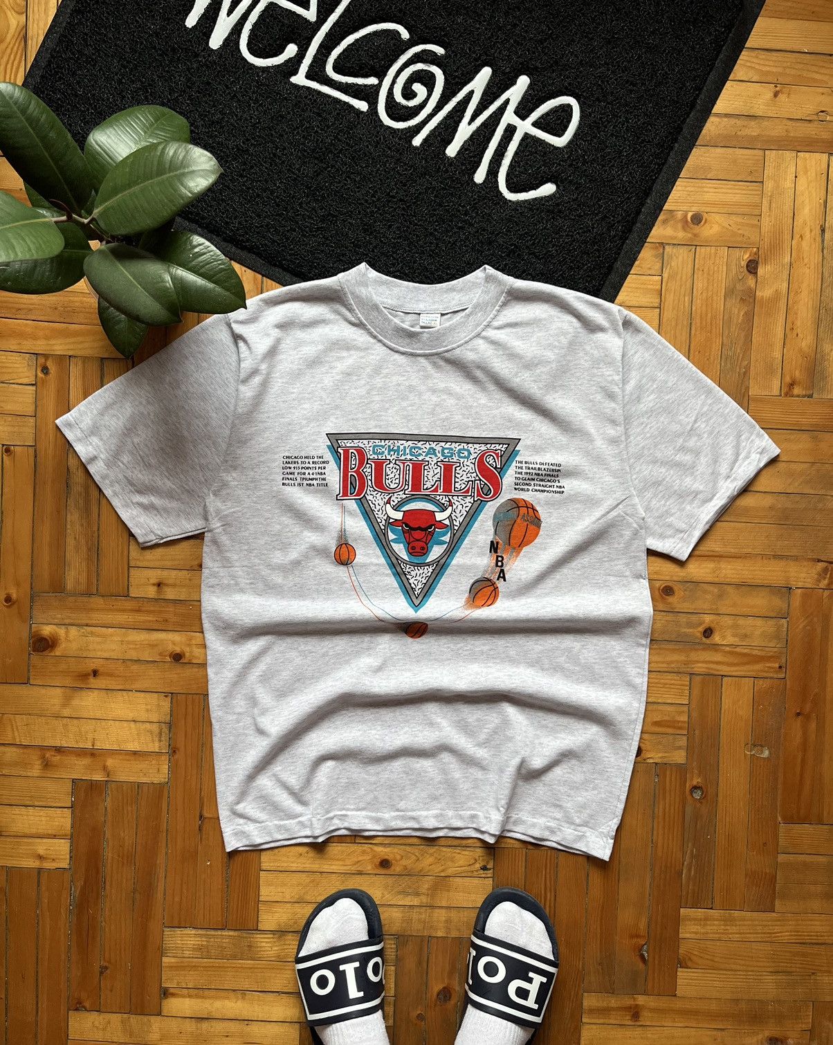 NBA × Vintage Vintage Chicago Bulls 1992 NBA Rare Tee Shirt Size US XL / EU 56 / 4 - 1 Thumbnail