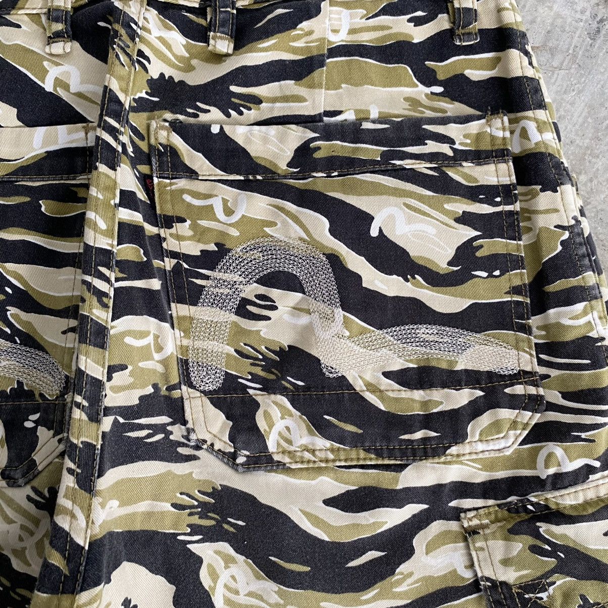 Evisu 2000’s Evisu Japan Camo Tiger Stripe Baggy Cargo Pants Size US 32 / EU 48 - 15 Thumbnail