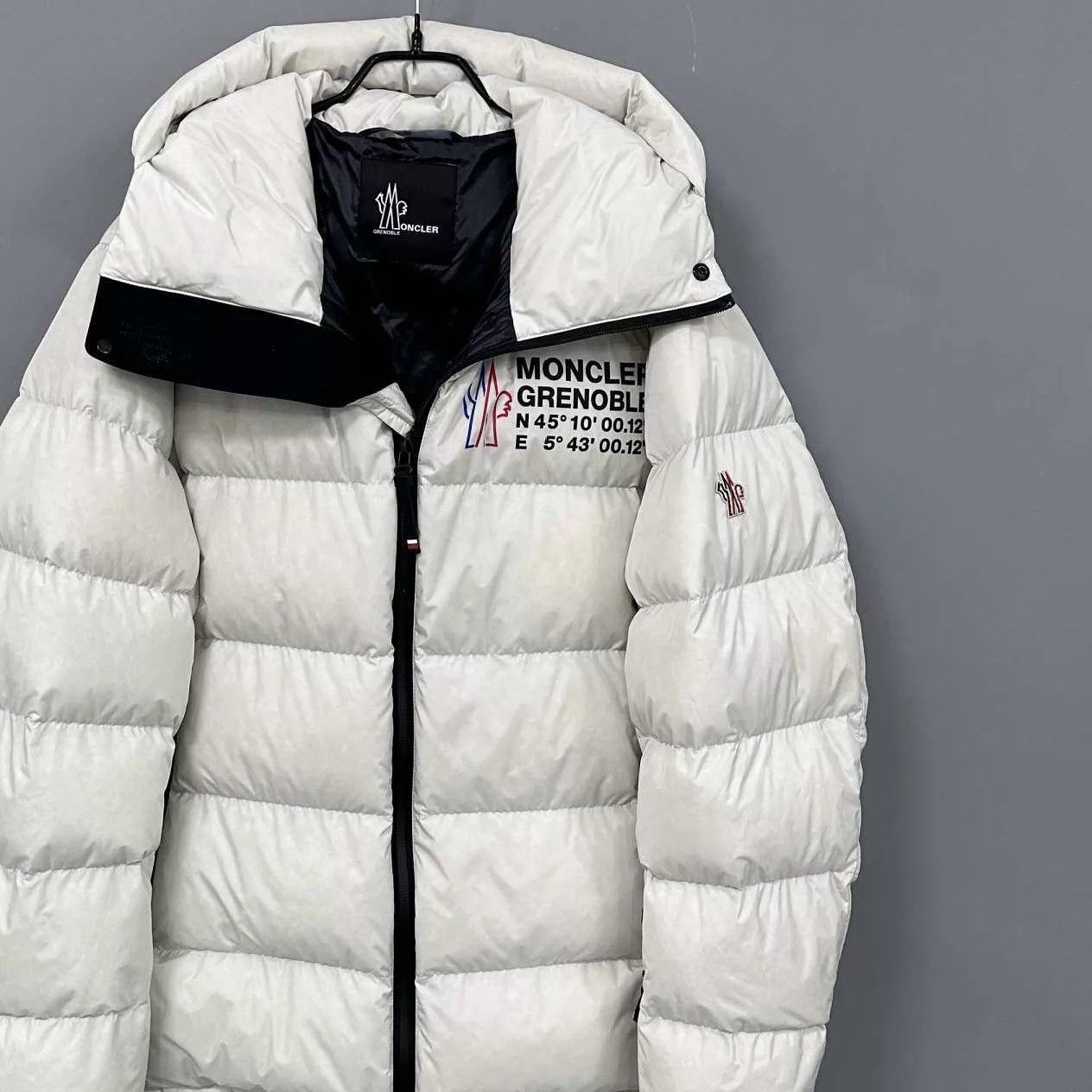 Moncler Moncler Isorno White Short Down Jacket 4 Size S / US 4 / IT 40 - 2 Thumbnail
