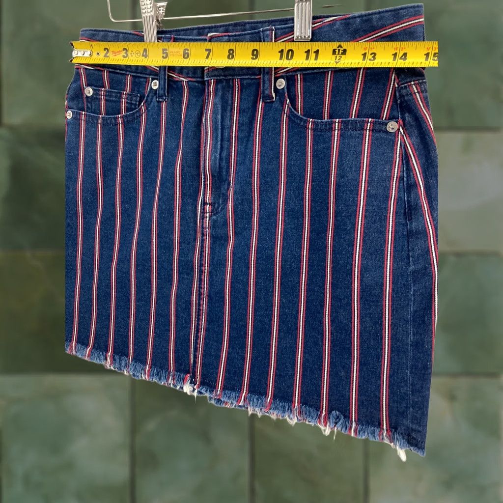 American Eagle Outfitters American Eagle Jean Skirt Womens 4 Blue Super Stretch Mini Raw Hem Size 27" / US 4 / IT 40 - 1 Thumbnail