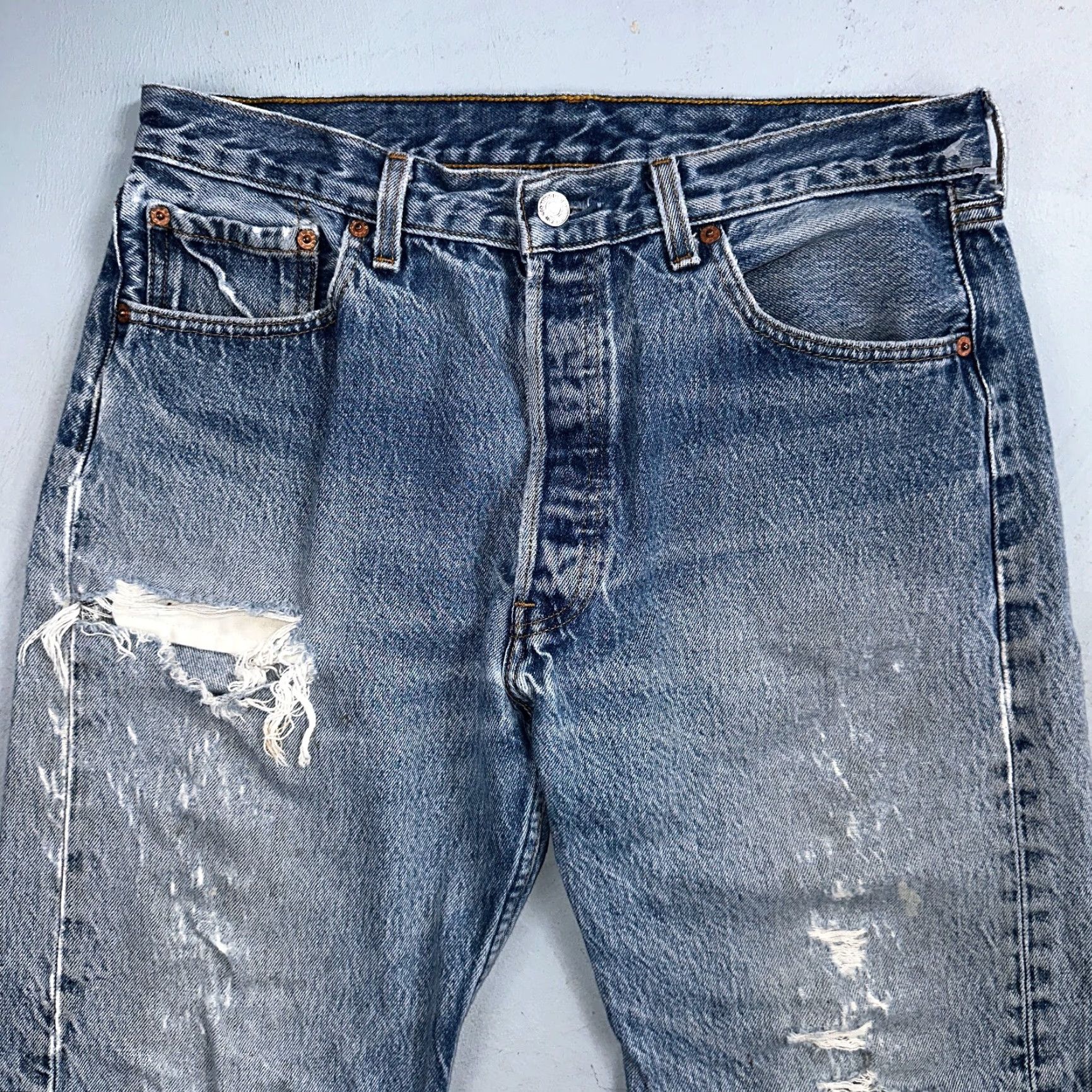 Levi's Vintage Levi's 501 Jeans Men’s Regular Fit Straight Leg 35x32 Blue Light Wash 90s USA Size US 35 - 2 Thumbnail