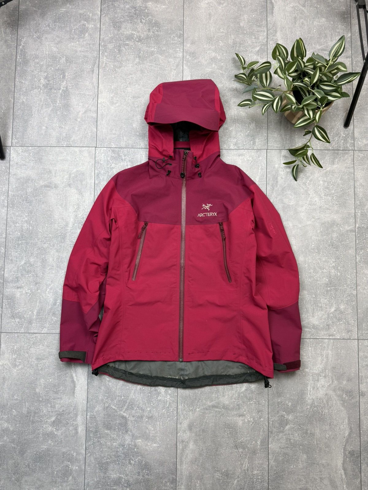 Arc'teryx Beta AR Gore-Tex Pro Shell Jacket Size L Women’s