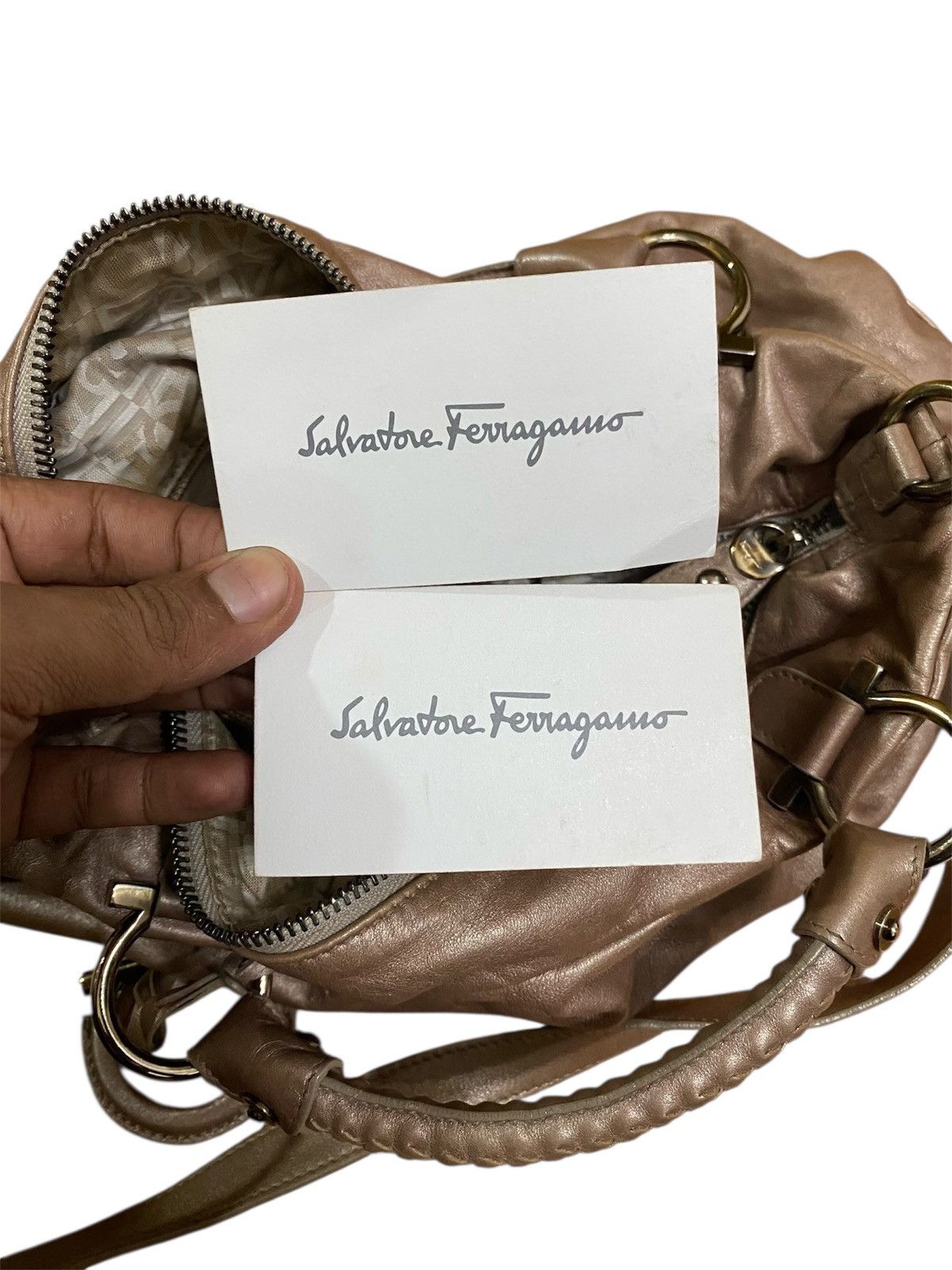 Salvatore Ferragamo Luxury Salvatore Ferragamo Leather Handbag – Iconic Designer Size ONE SIZE - 9 Thumbnail