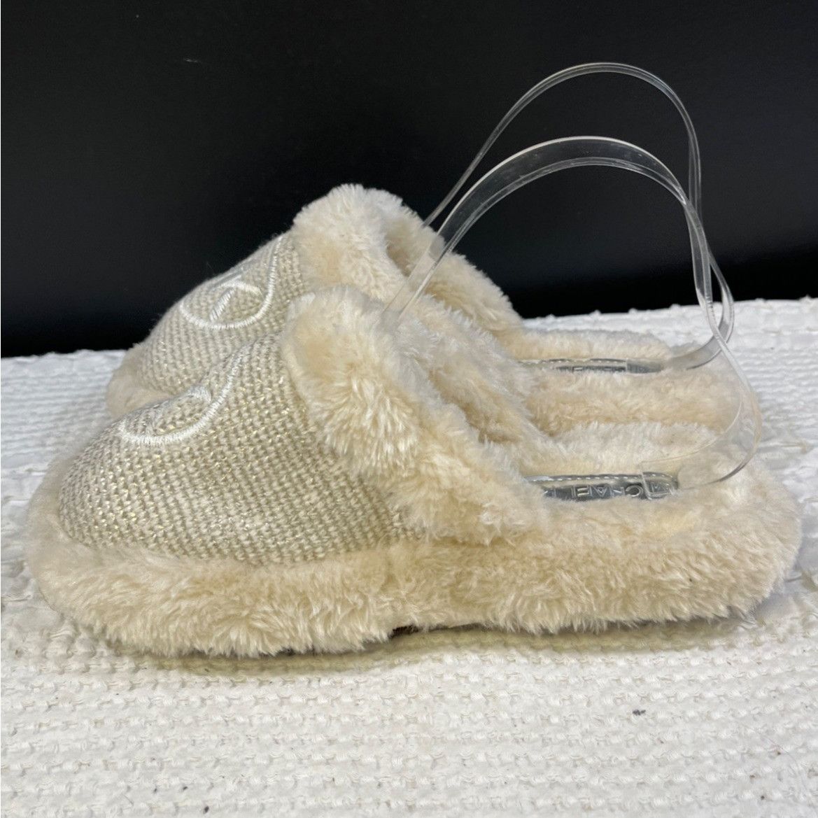 Michael Kors Michael Kors Women's Cream Furry Shoes/Slippers Sz 7M SKU 50 Size US 7 / IT 37 - 4 Thumbnail