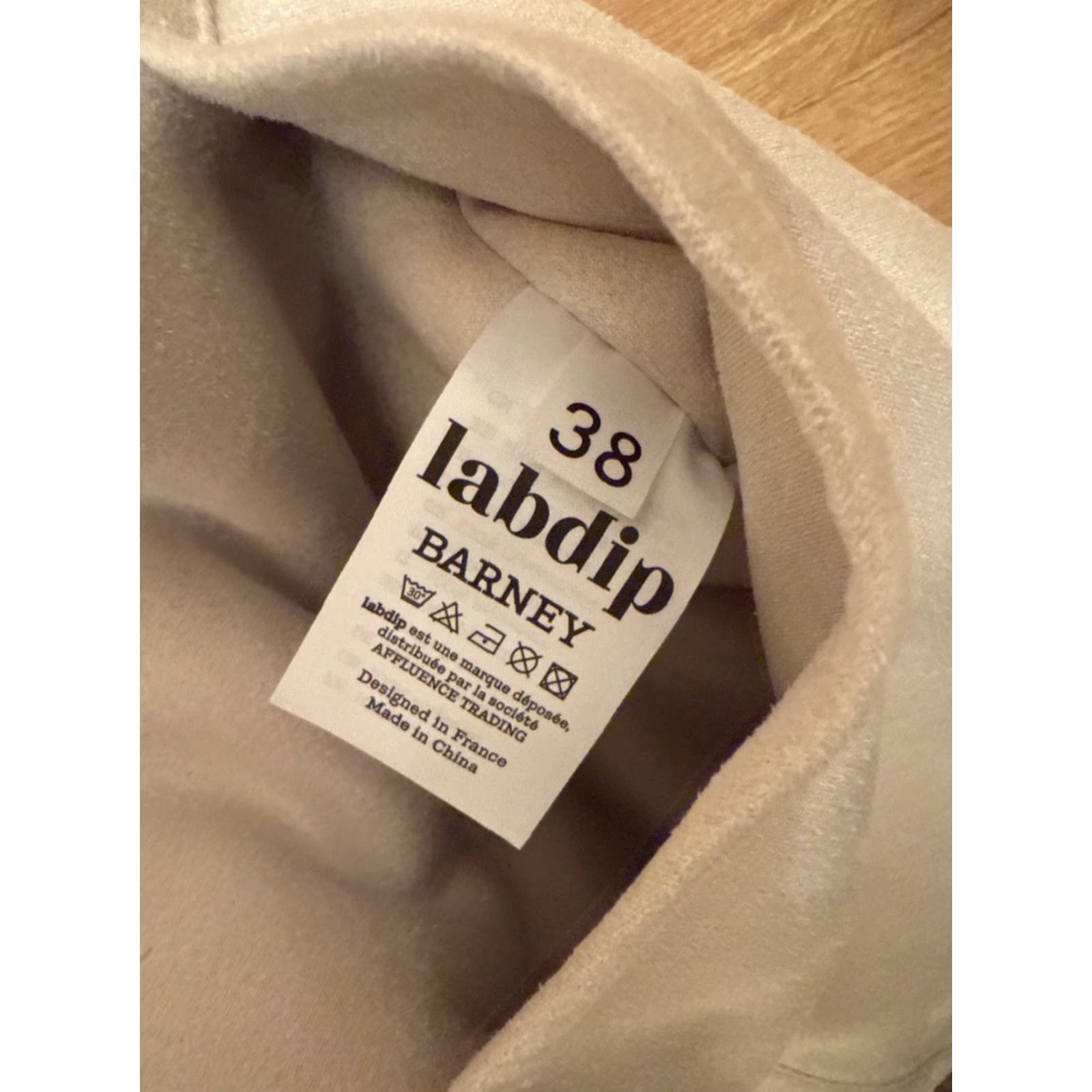Vintage VINTAGE LabDip Barney Sherpa Faux Suede Vest Beige Boho Chunky Oversized Size 38 Womens Reversible Open Quilted Lightweight Long Length Casual Travel Size XS / US 0-2 / IT 36-38 - 6 Thumbnail