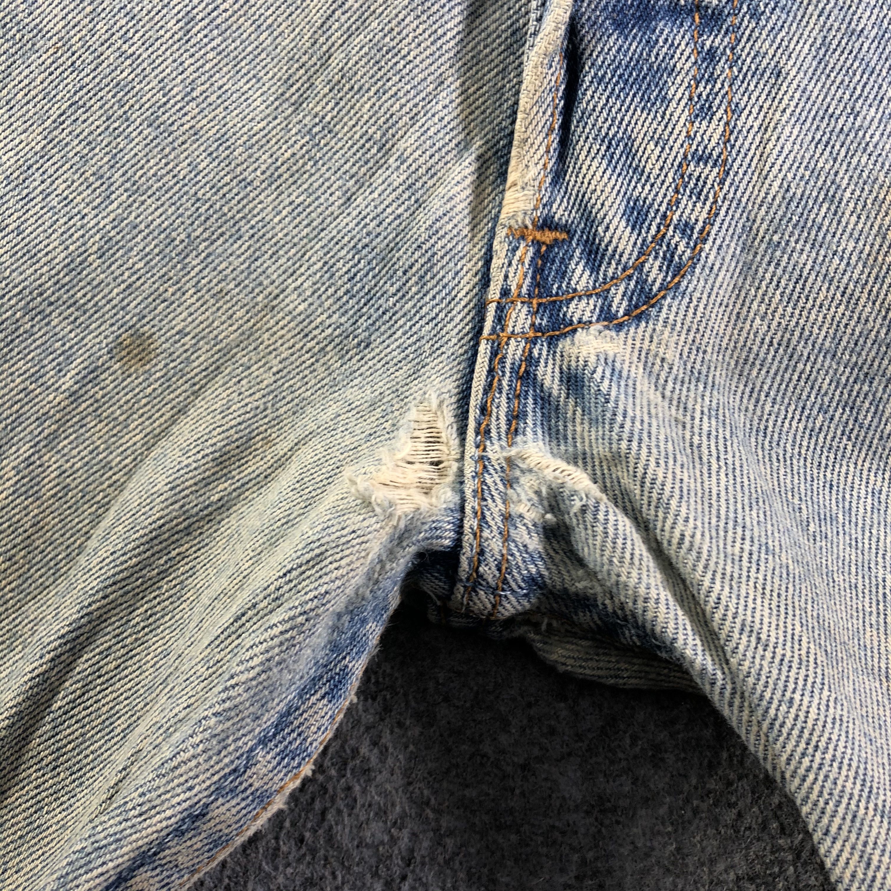 Levi's Vintage 90s Light Wash Levis 501 Jeans-J4036 Size US 32 / EU 48 - 8 Thumbnail