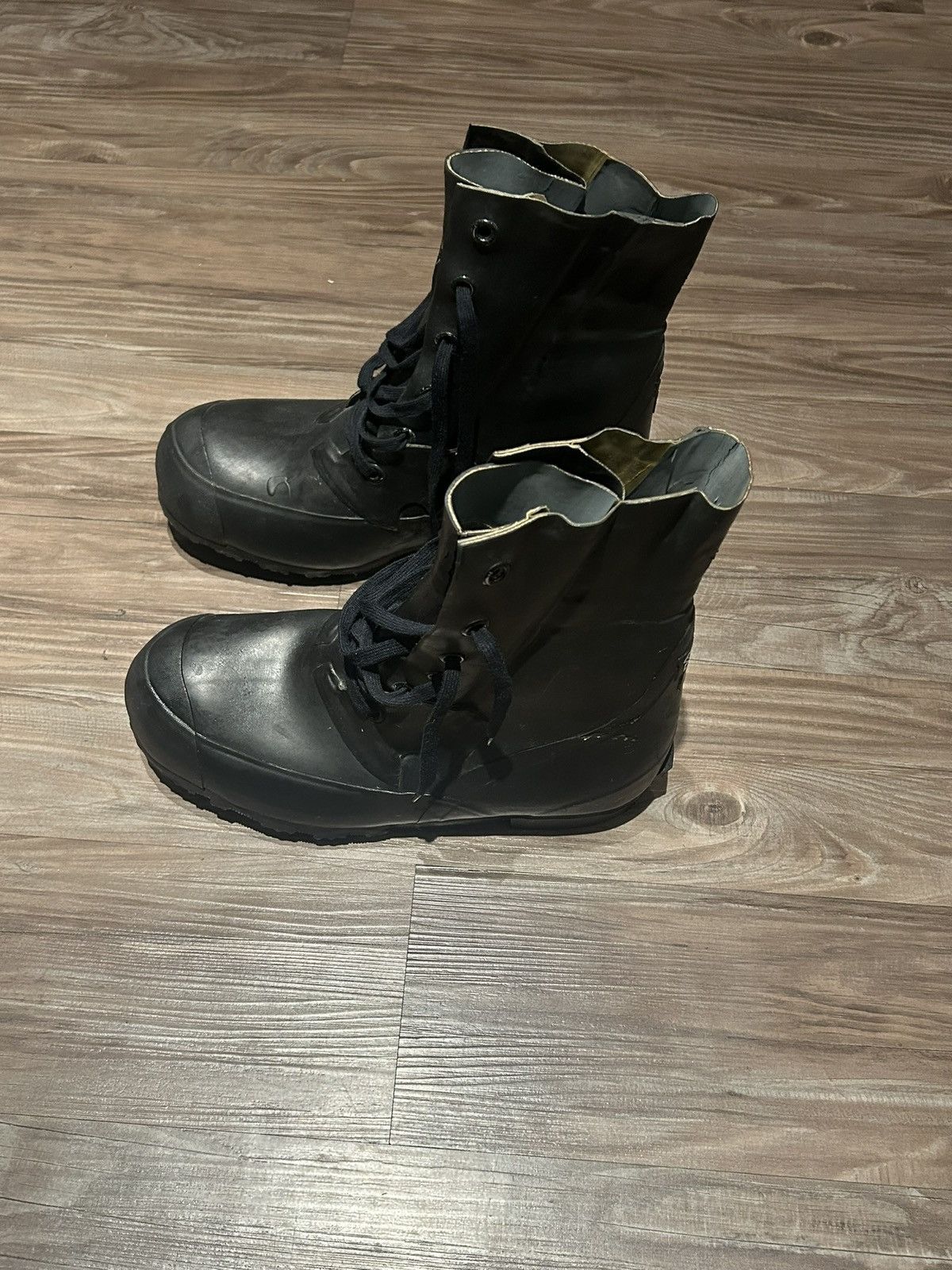 Vintage RARE MICKEY/BUNNY BOOTS Size US 9 / EU 42 - 3 Thumbnail
