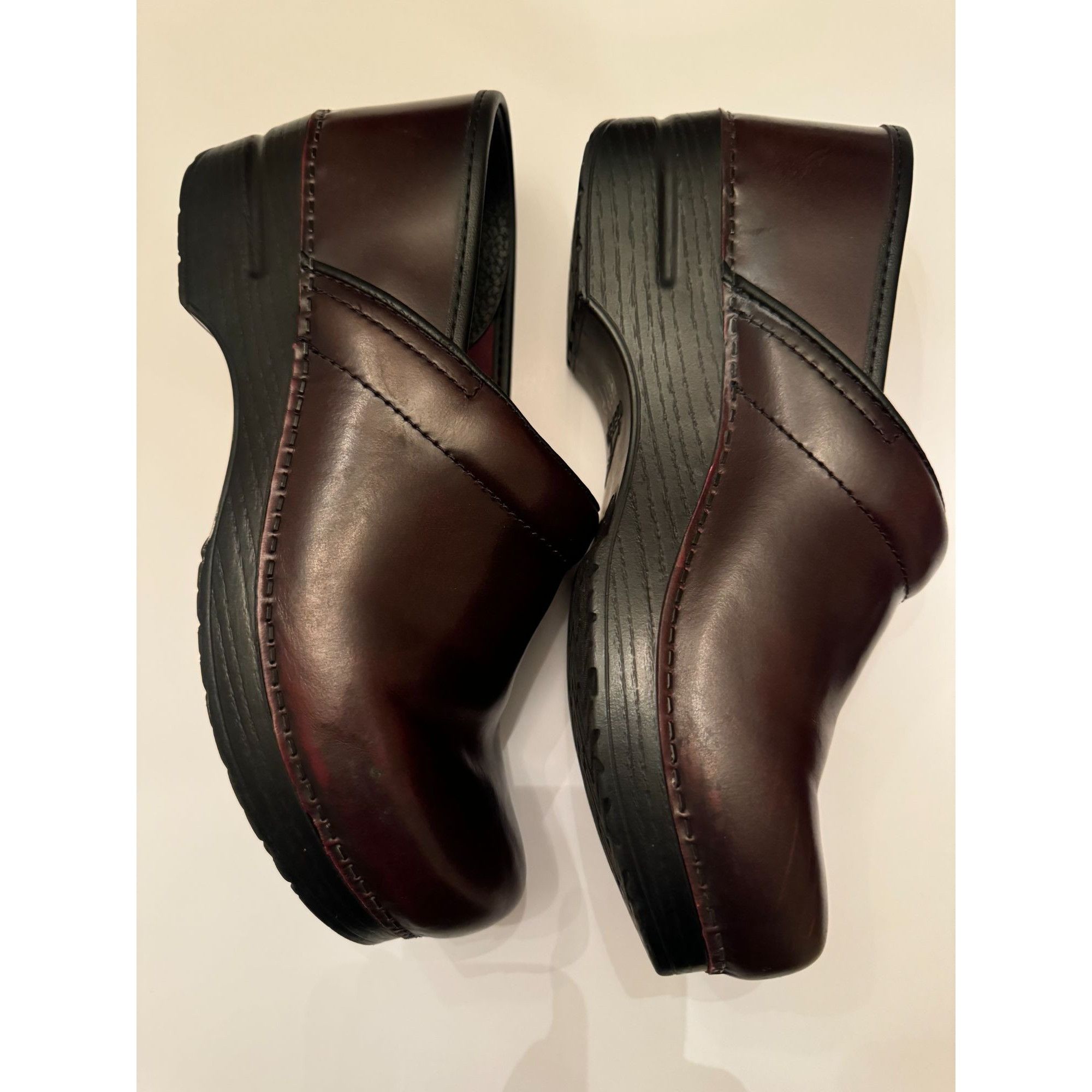 Dansko Dansko Professional Burgundy Leather Clogs Size 41 Worn twi Size US 11 / IT 41 - 4 Thumbnail