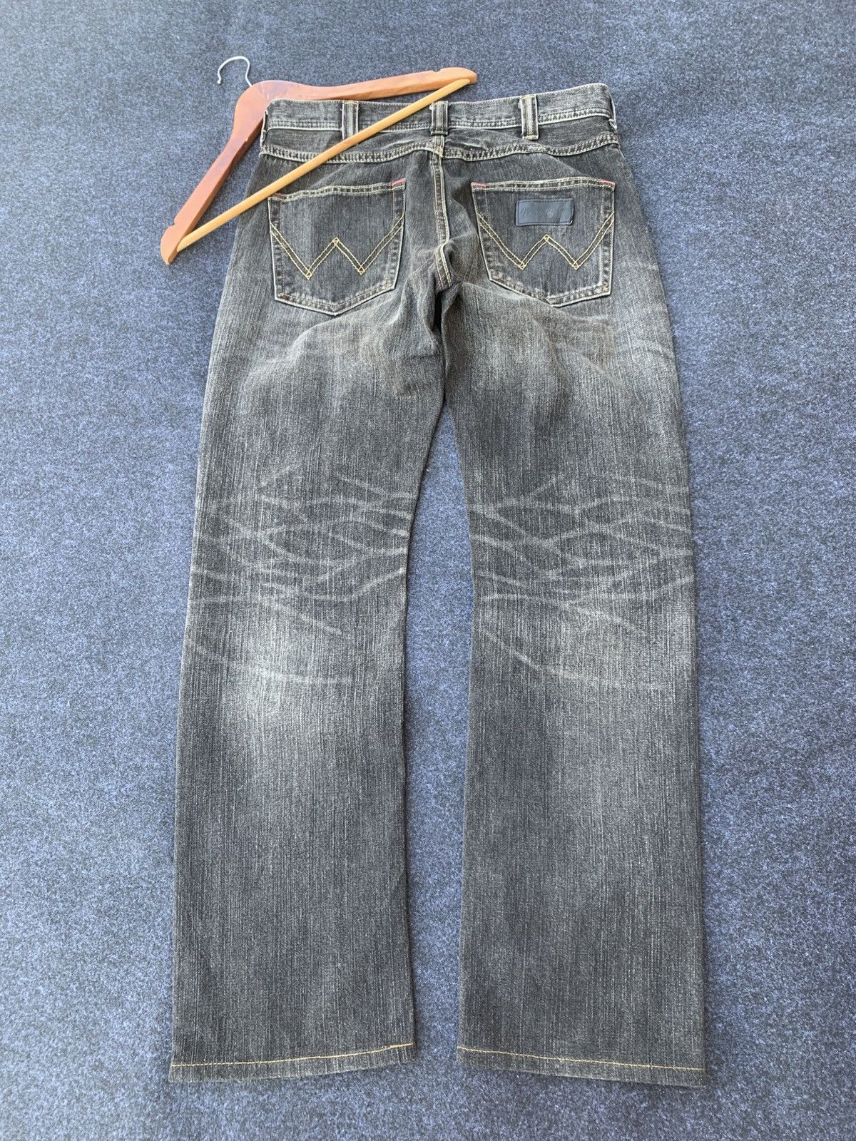 Wrangler Faded black wrangler nice design. Size US 31 - 2 Thumbnail
