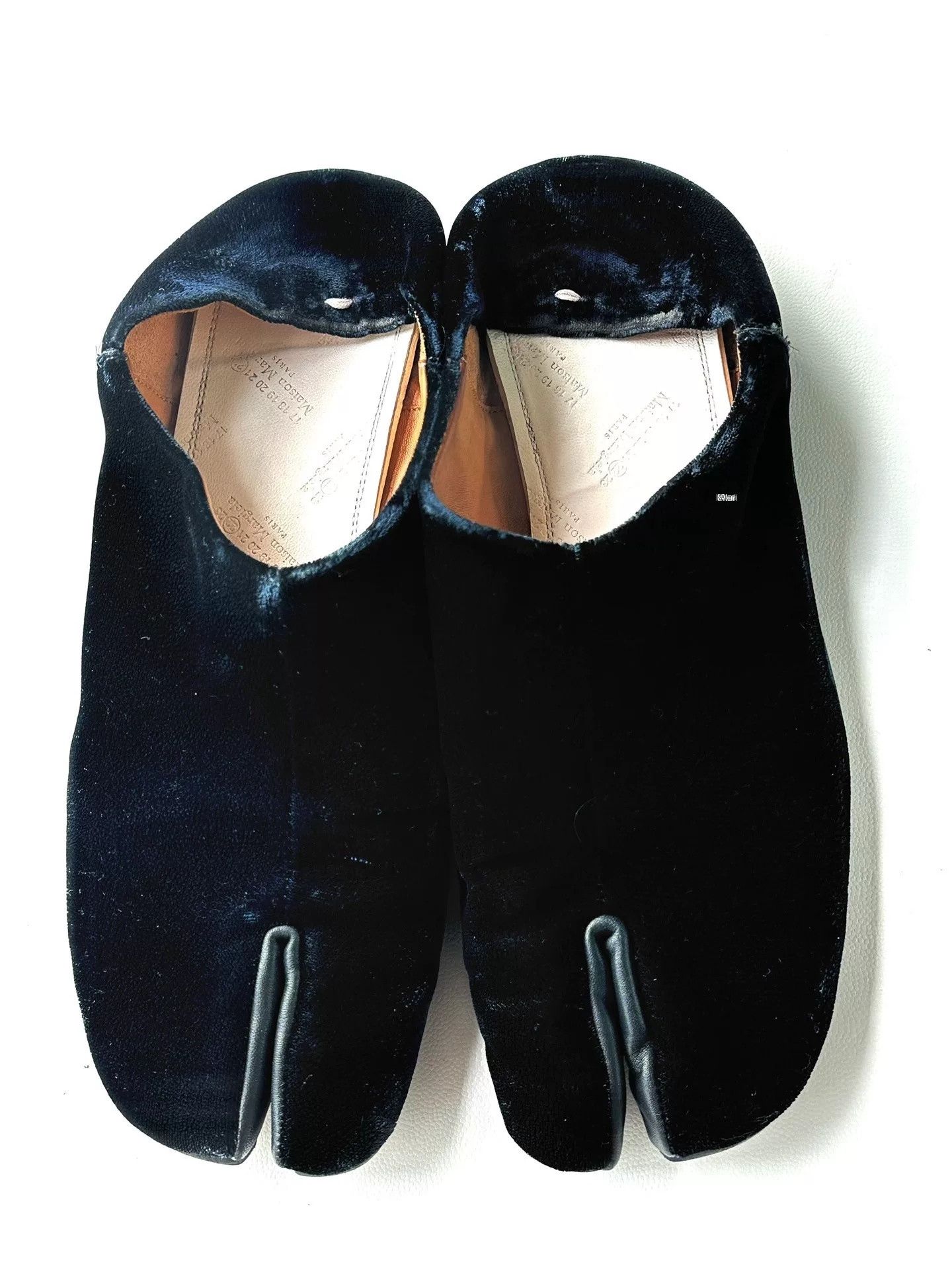 Maison Margiela Maison Margiela Blue Velvet Tabi Shoes Size US 8 / EU 41 - 2 Thumbnail