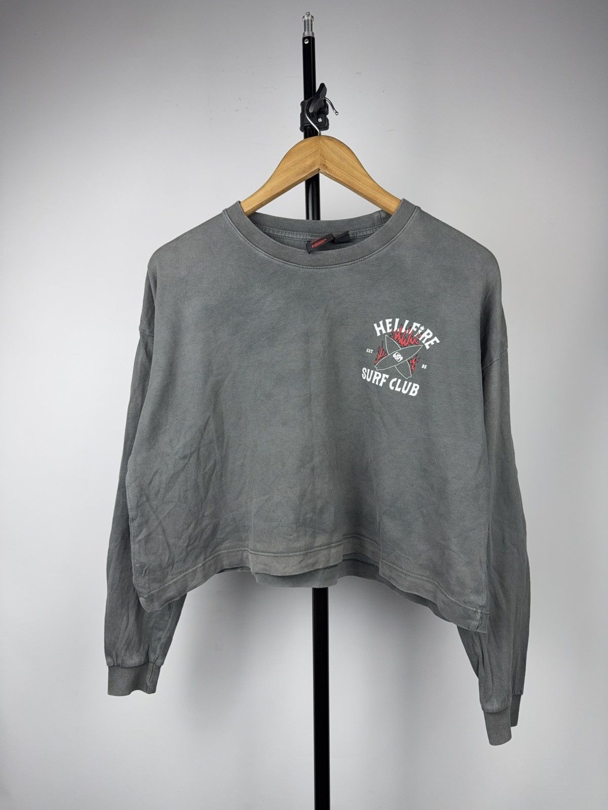 Quiksilver Quiksilver x Stranger Things Hellfire Surf Club Cropped long Size XS / US 0-2 / IT 36-38 - 2 Thumbnail