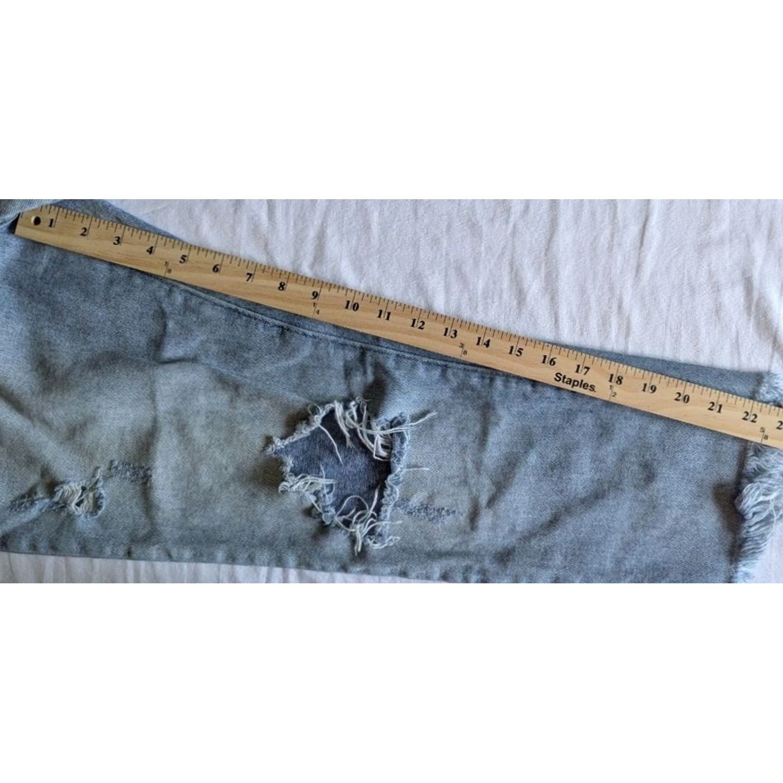 Vintage VINTAGE Light Wash Distressed High Rise Mom Jeans Cropped Frayed Distressed Womens 28 Size 28" / US 6 / IT 42 - 4 Thumbnail