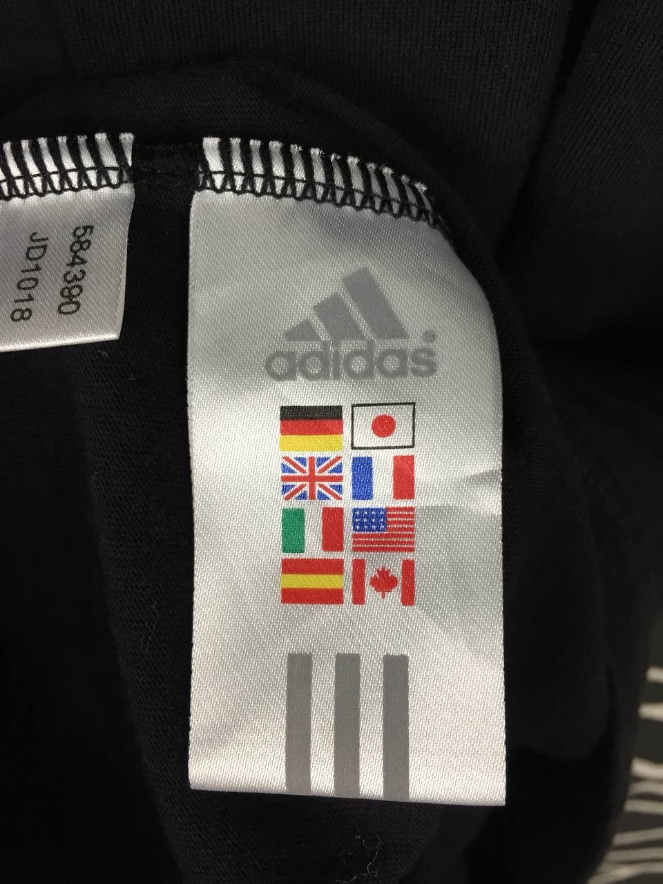 Adidas Adidas Three Stripes Small Logo Sportswear Tee Size US S / EU 44-46 / 1 - 12 Thumbnail