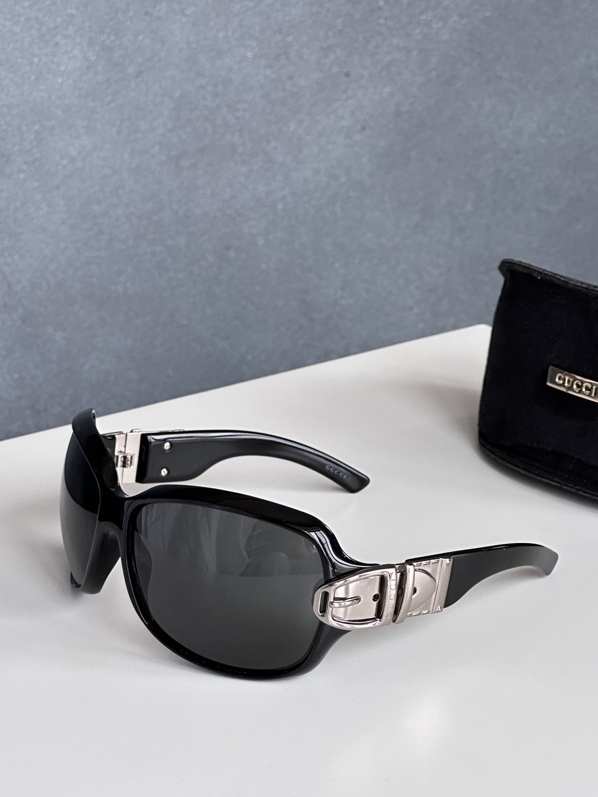 Gucci GUCCI Shield Buckle Logo Oversized Black Sunglasses GG2591/S Size ONE SIZE - 1 Thumbnail