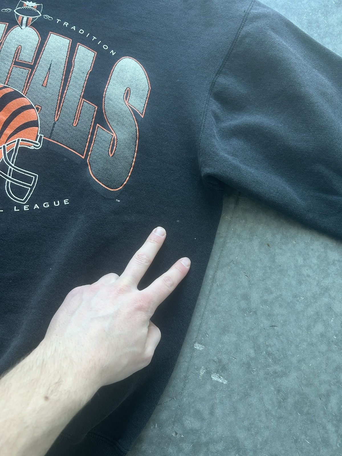NFL × Vintage Vintage 90s Faded Black Cincinnati Bengals Sweatshirt Size US L / EU 52-54 / 3 - 5 Thumbnail