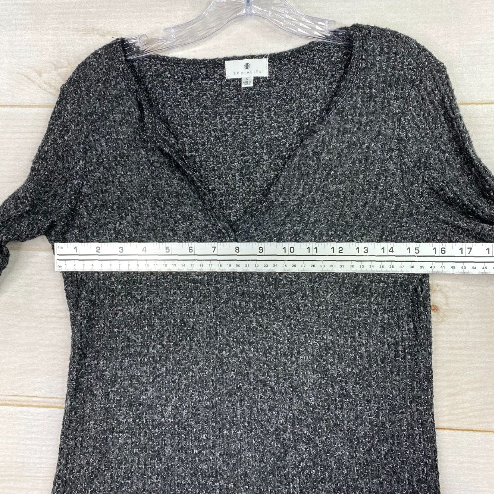 Vintage SOCIALITE Socialite Top Womens S Gray Black Long Sleeve Knit V Neck Stretch Waffle Weave Shirt Adult S Gray Womens Socialite Top Size S / US 4 / IT 40 - 5 Thumbnail